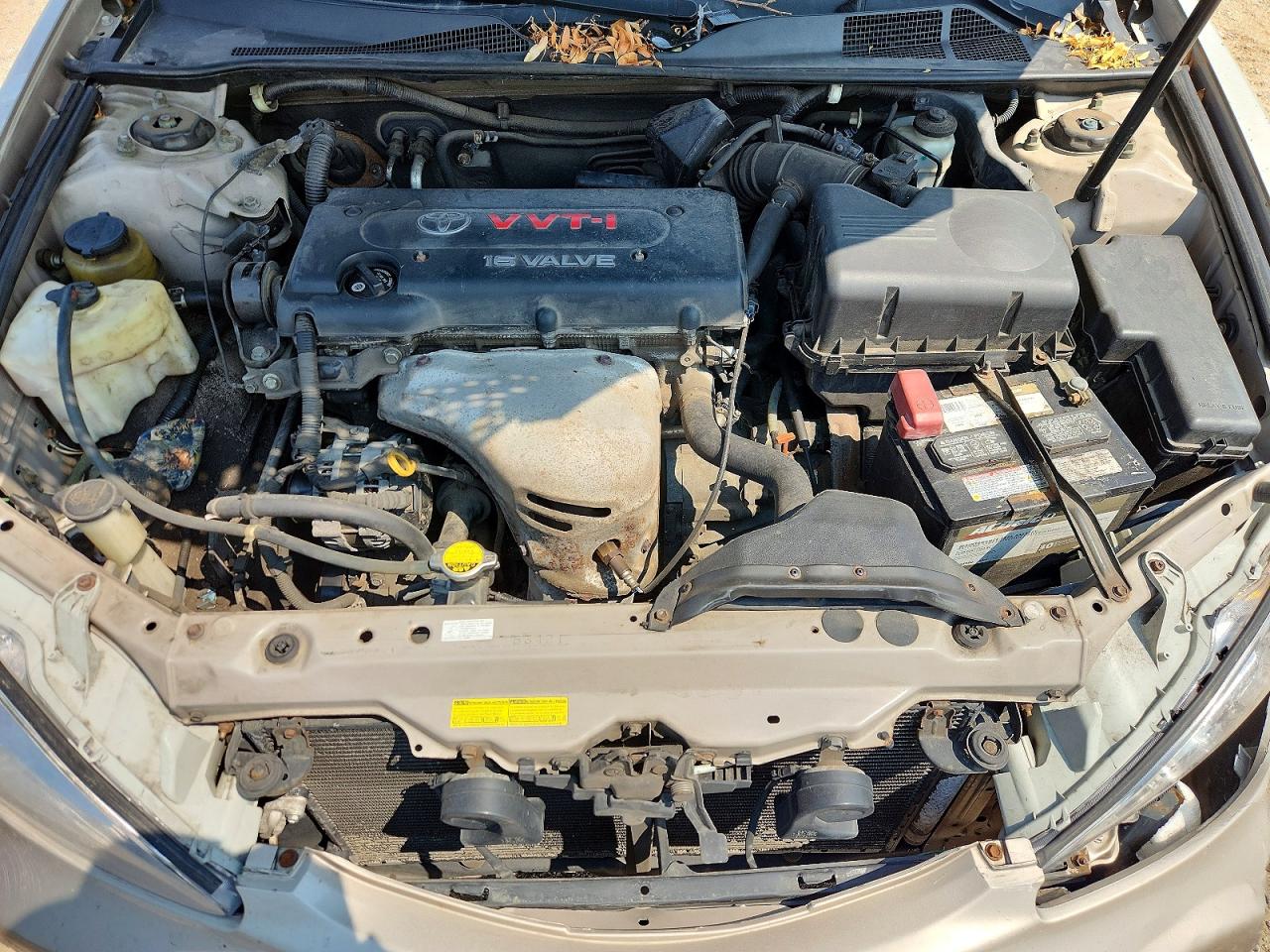 2004 Toyota Camry Le Gold vin: 4T1BE32K24U865248