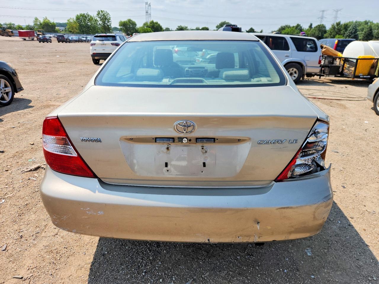 2004 Toyota Camry Le Gold vin: 4T1BE32K24U865248