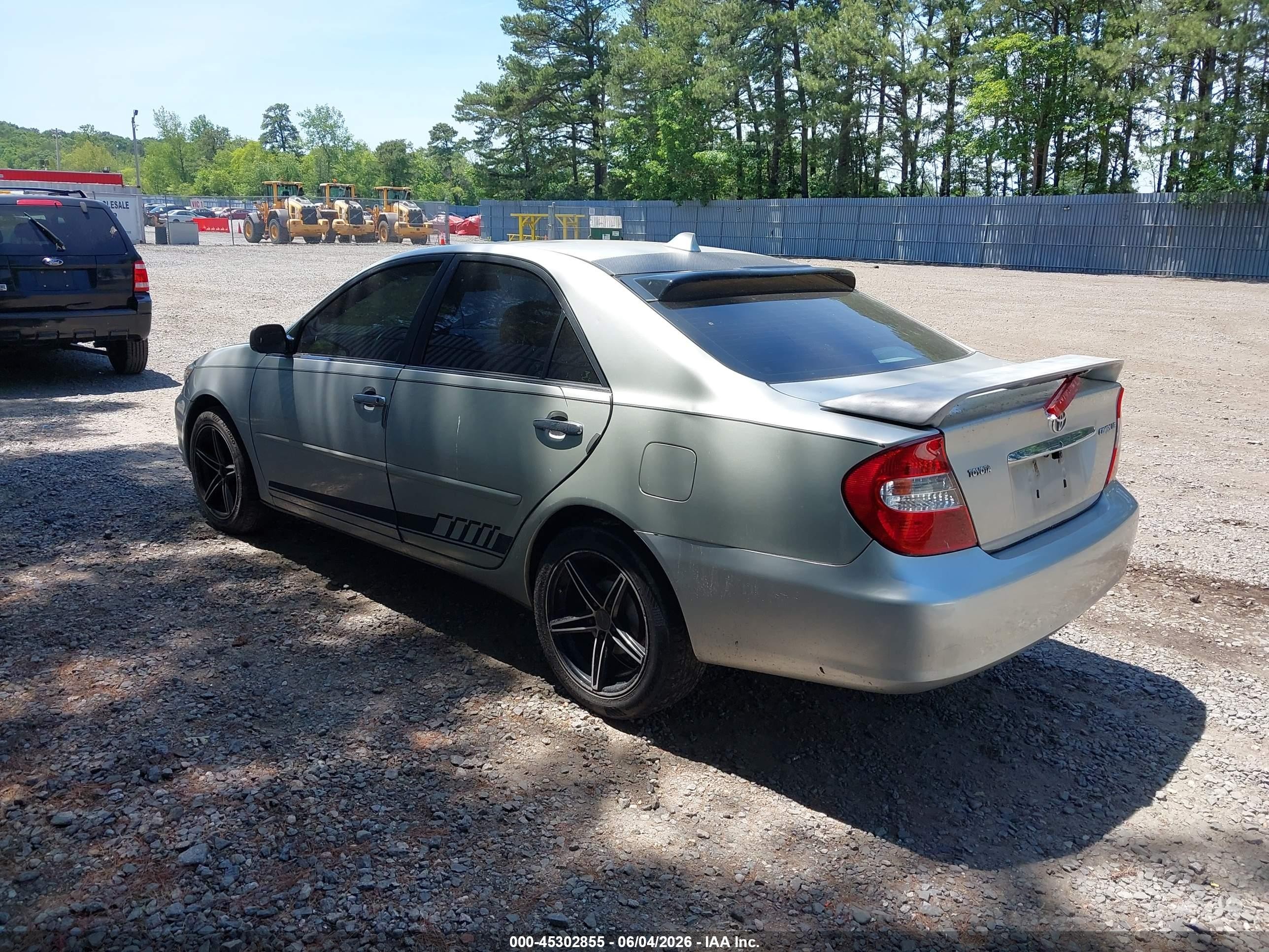 2004 Toyota Camry Le Серебряный vin: 4T1BE32K24U887007
