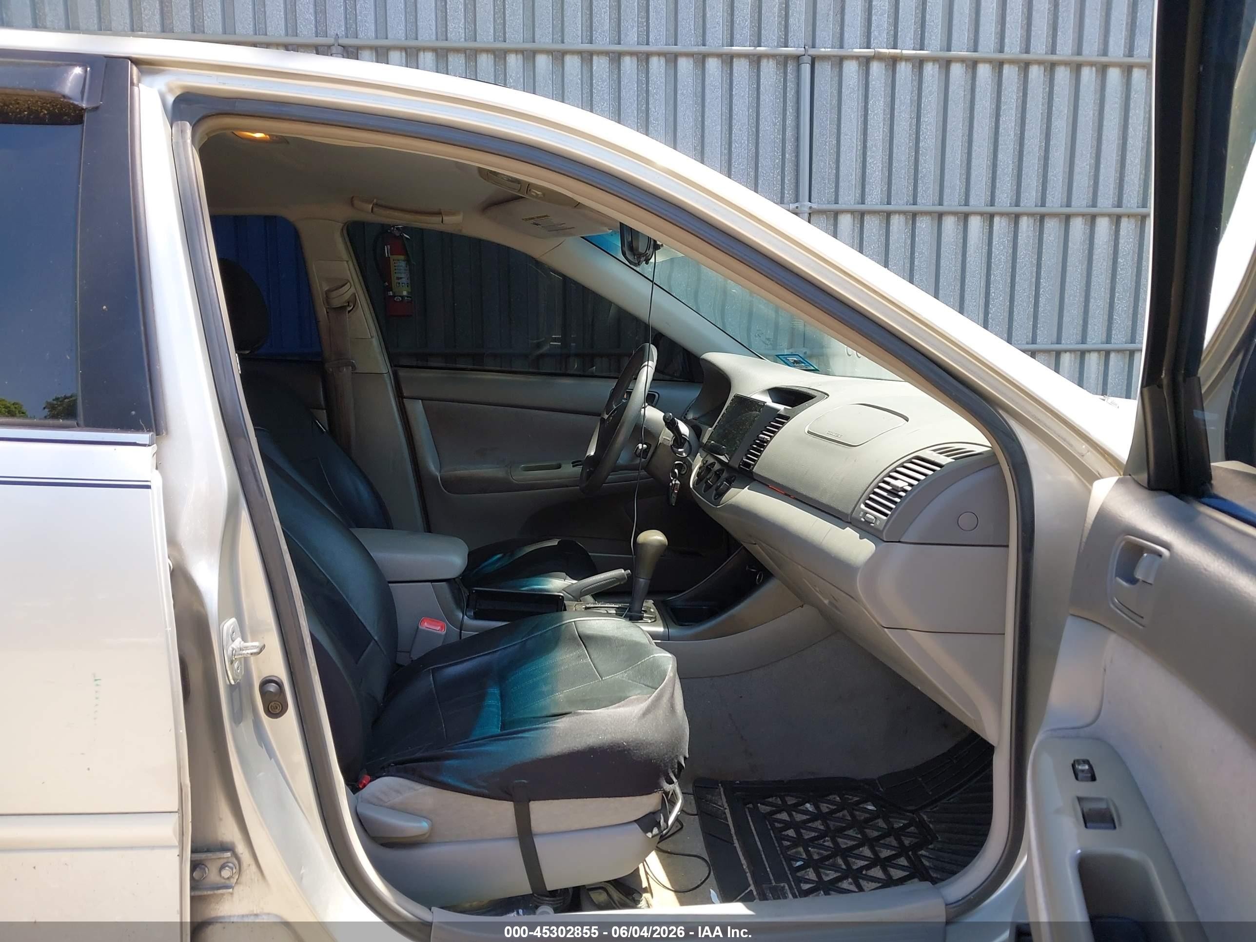 2004 Toyota Camry Le Серебряный vin: 4T1BE32K24U887007