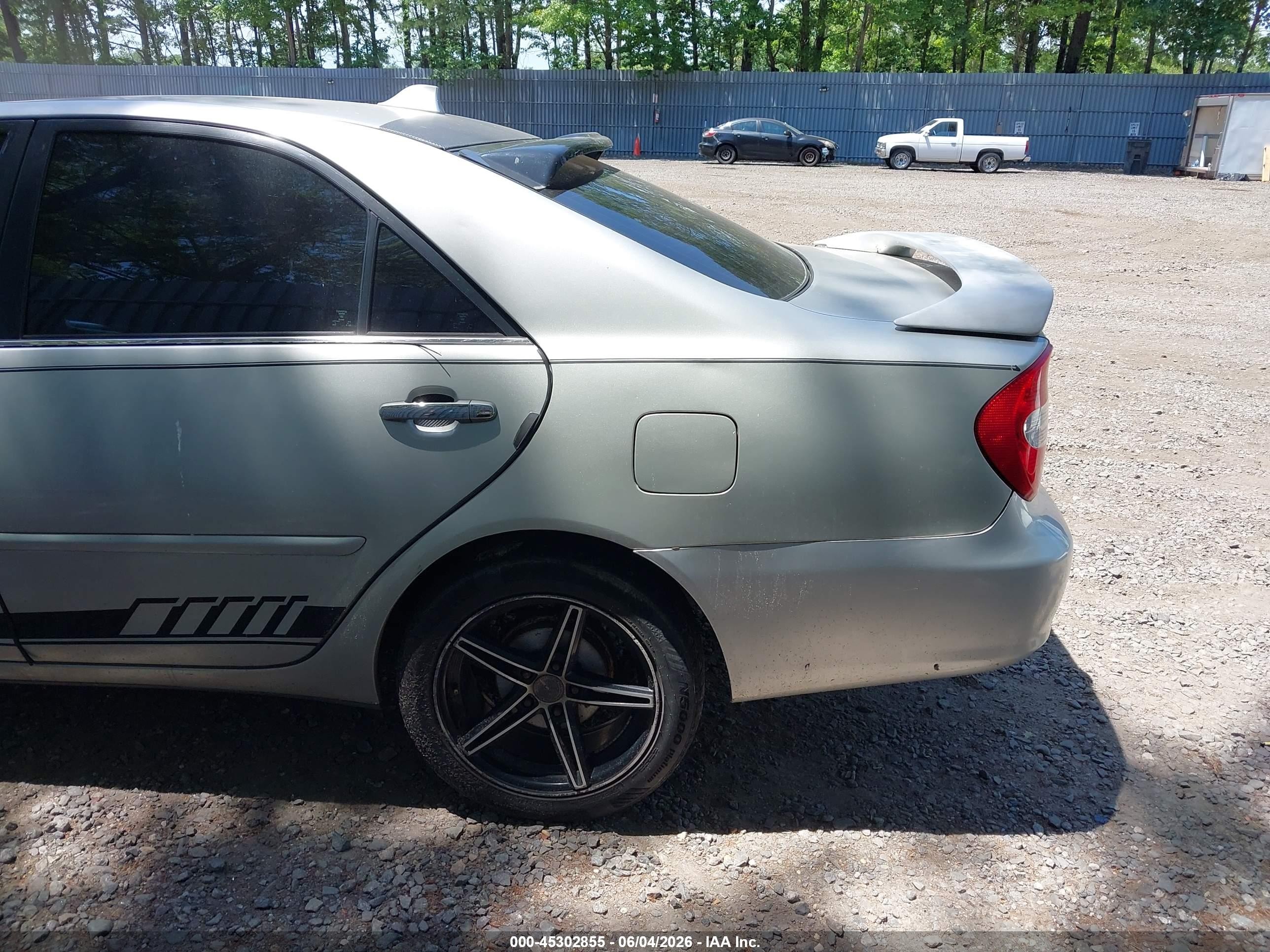 2004 Toyota Camry Le Серебряный vin: 4T1BE32K24U887007