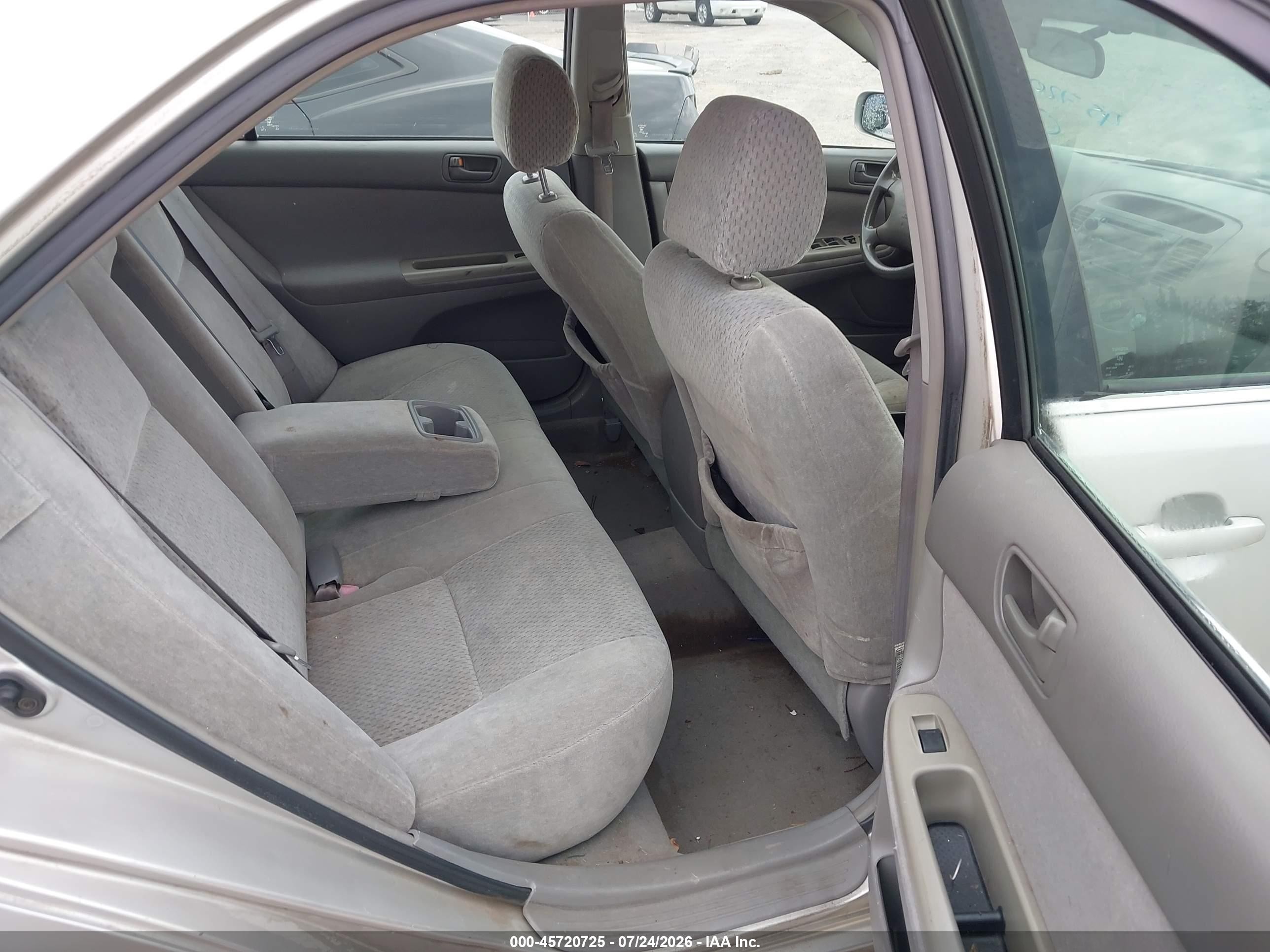 2004 Toyota Camry Le Silver vin: 4T1BE32K24U893177