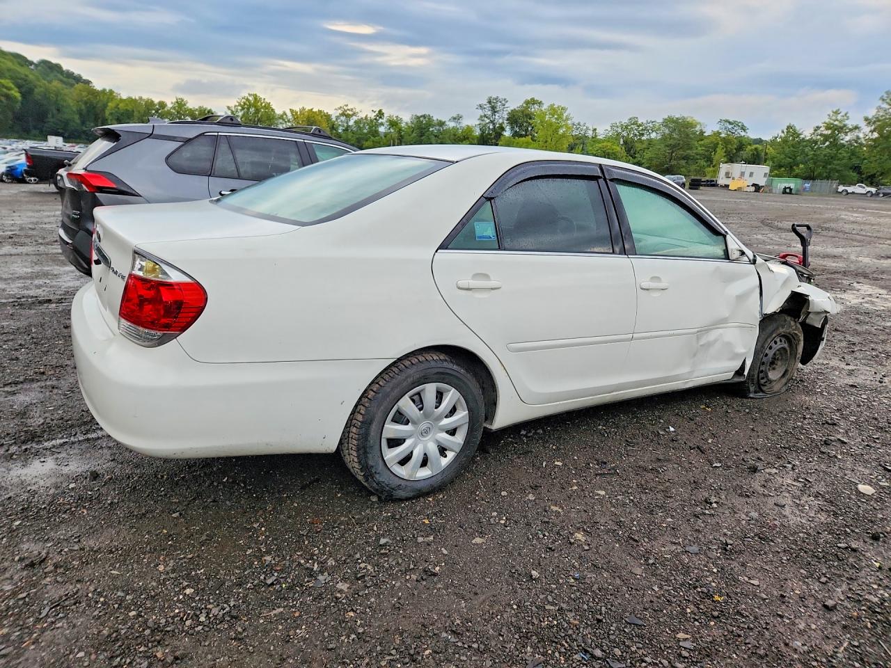 2005 Toyota Camry Le White vin: 4T1BE32K25U011488