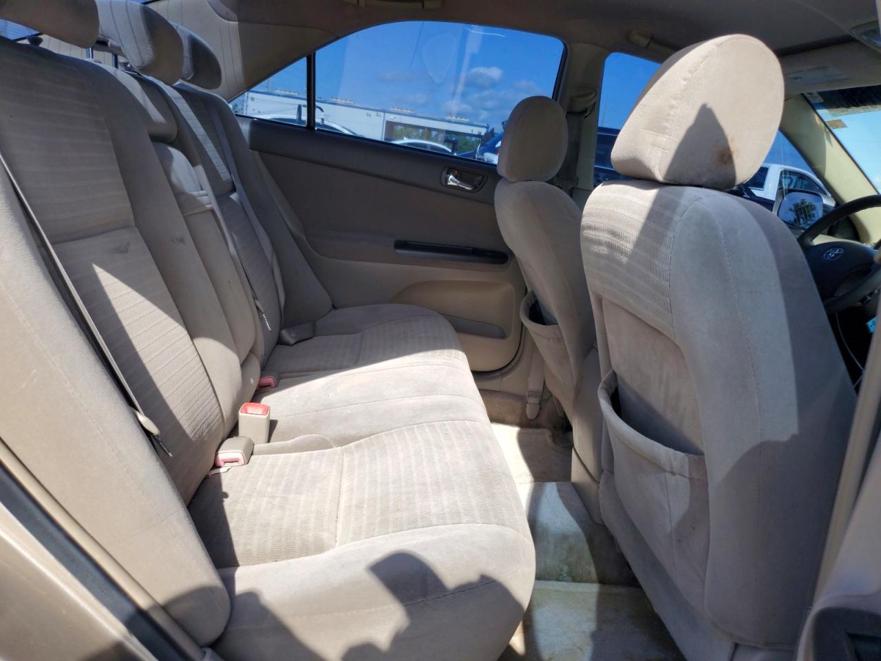 2005 Toyota Camry Le Gold vin: 4T1BE32K25U017002