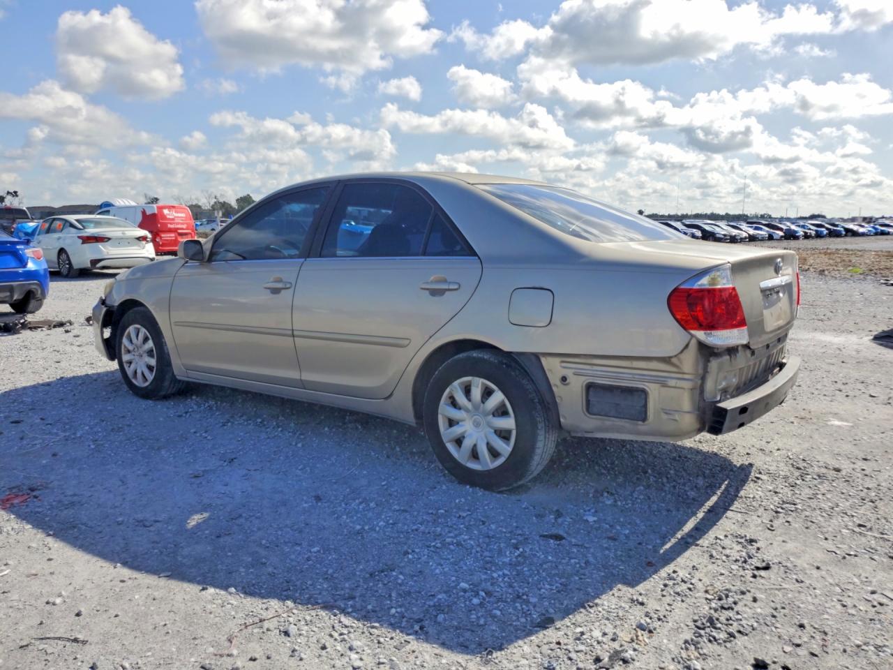 2005 Toyota Camry Le Gold vin: 4T1BE32K25U017002