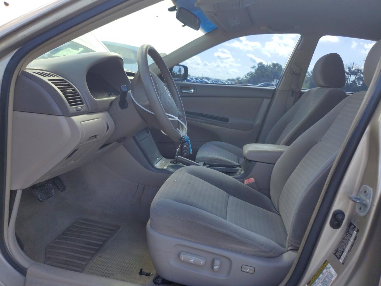 2005 Toyota Camry Le Gold vin: 4T1BE32K25U017002