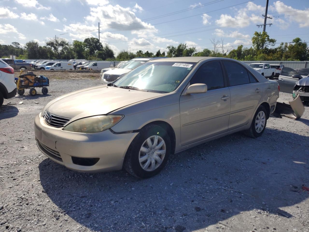 2005 Toyota Camry Le Gold vin: 4T1BE32K25U017002