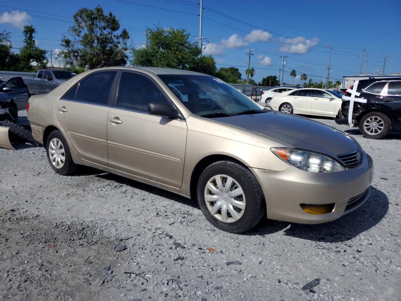 2005 Toyota Camry Le Gold vin: 4T1BE32K25U017002