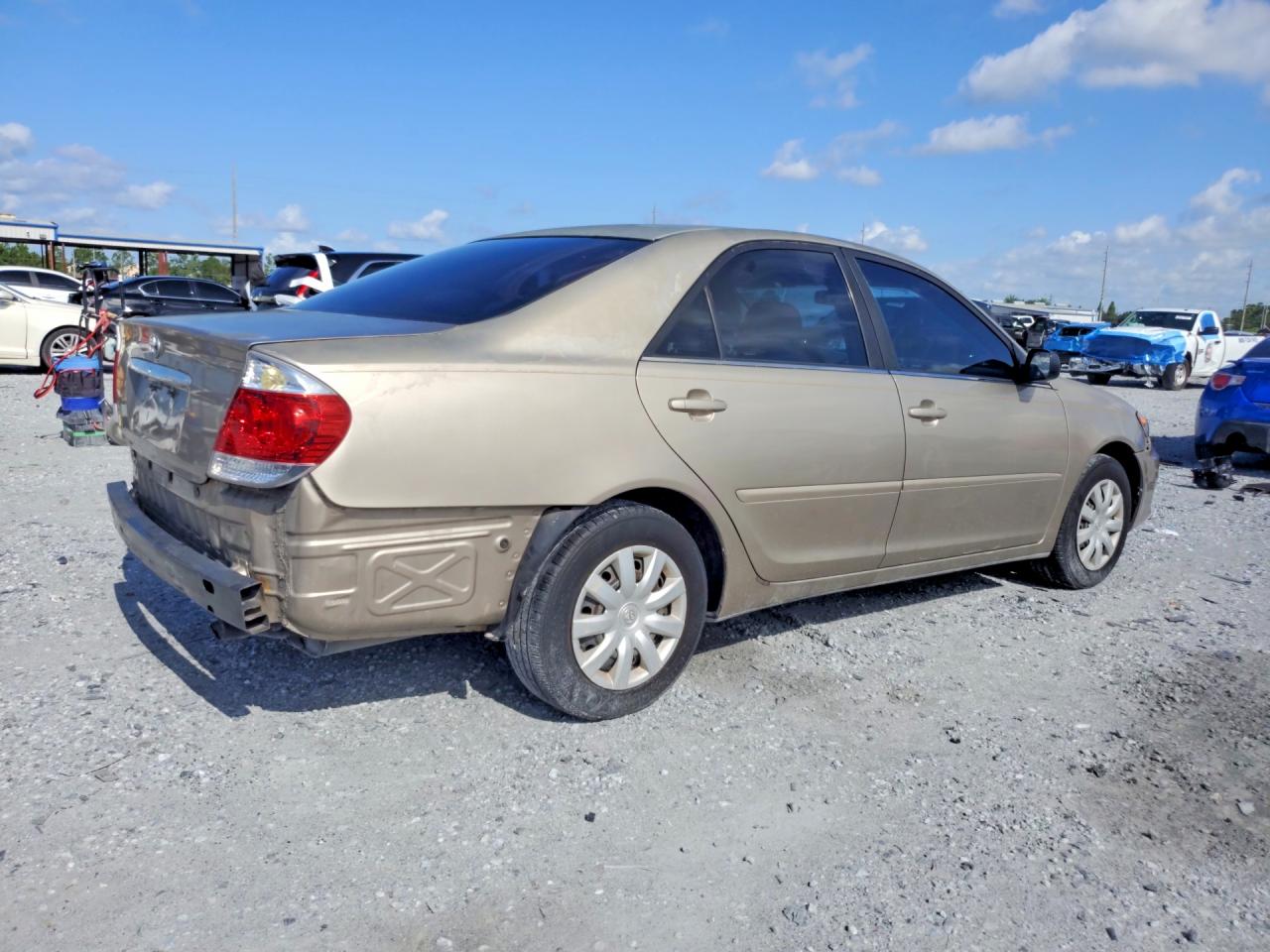 2005 Toyota Camry Le Gold vin: 4T1BE32K25U017002