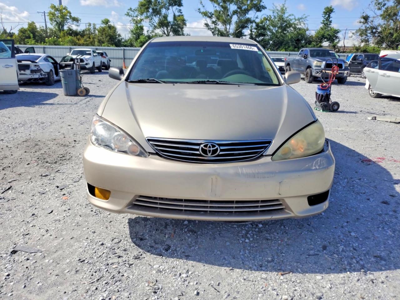 2005 Toyota Camry Le Gold vin: 4T1BE32K25U017002
