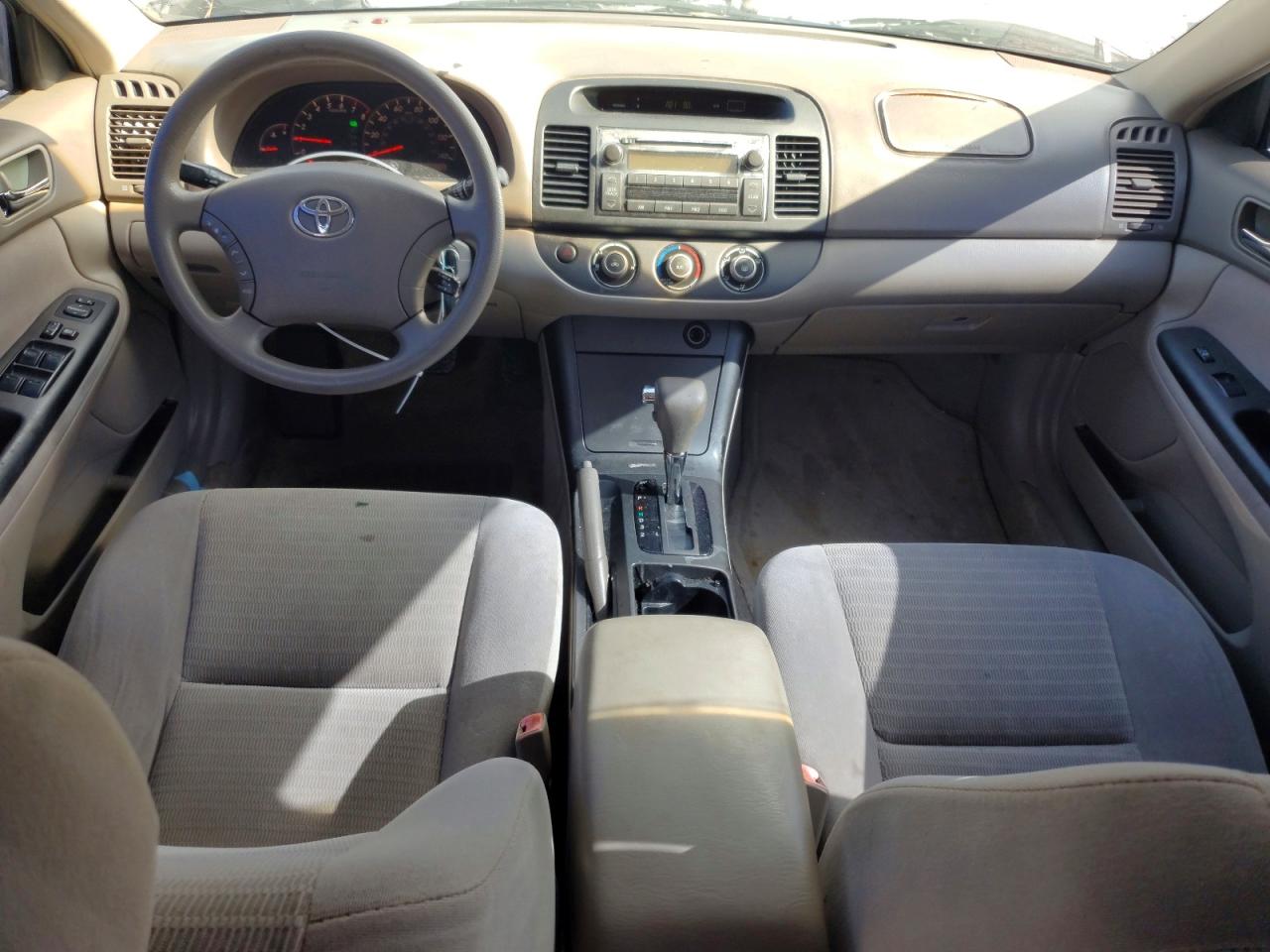 2005 Toyota Camry Le Gold vin: 4T1BE32K25U017002