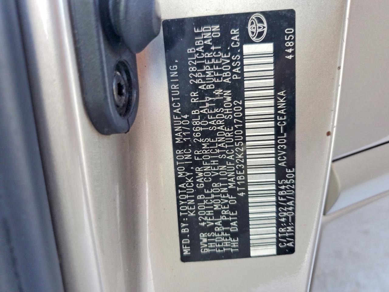 2005 Toyota Camry Le Gold vin: 4T1BE32K25U017002