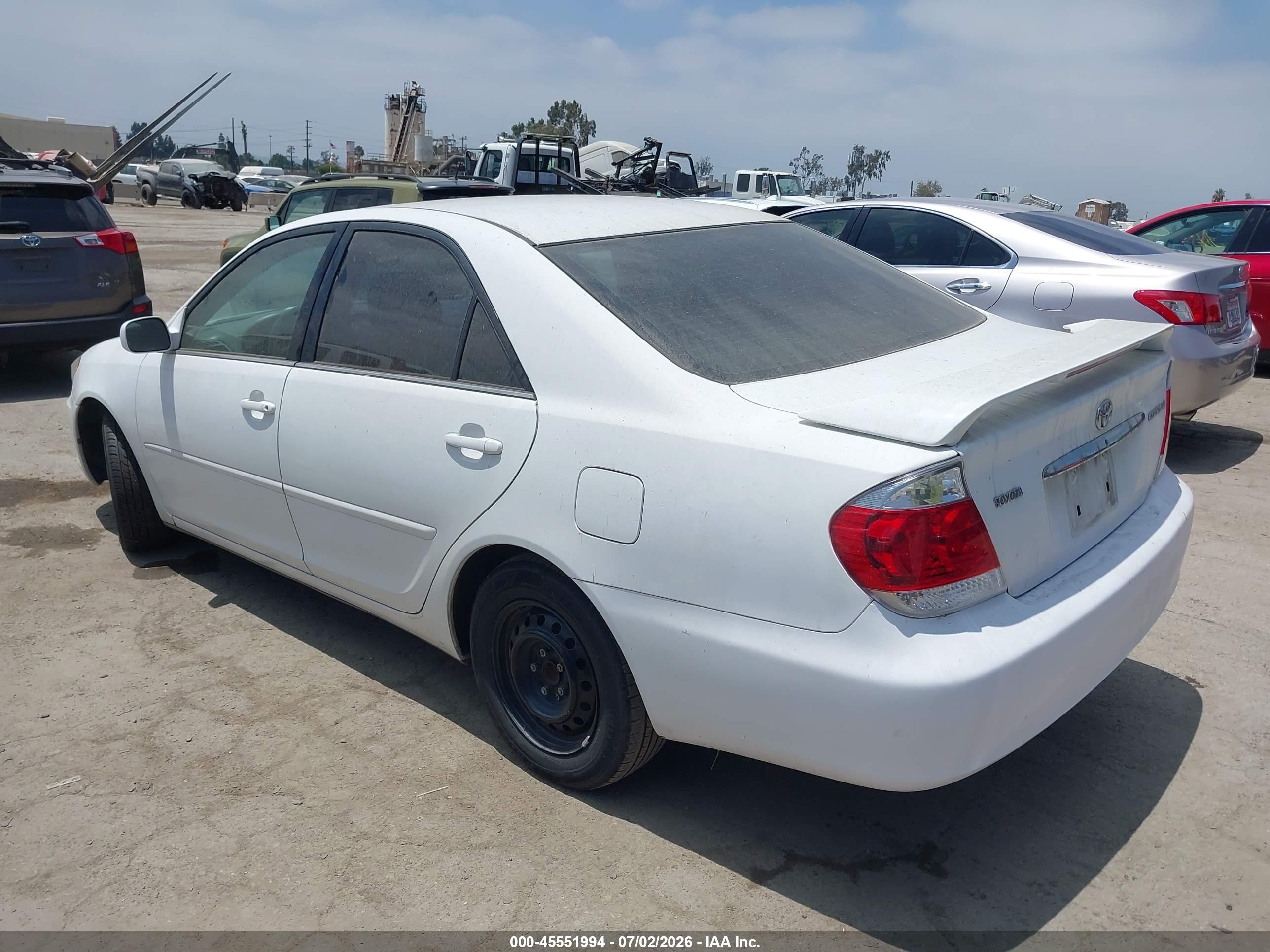 2005 Toyota Camry Le White vin: 4T1BE32K25U025200