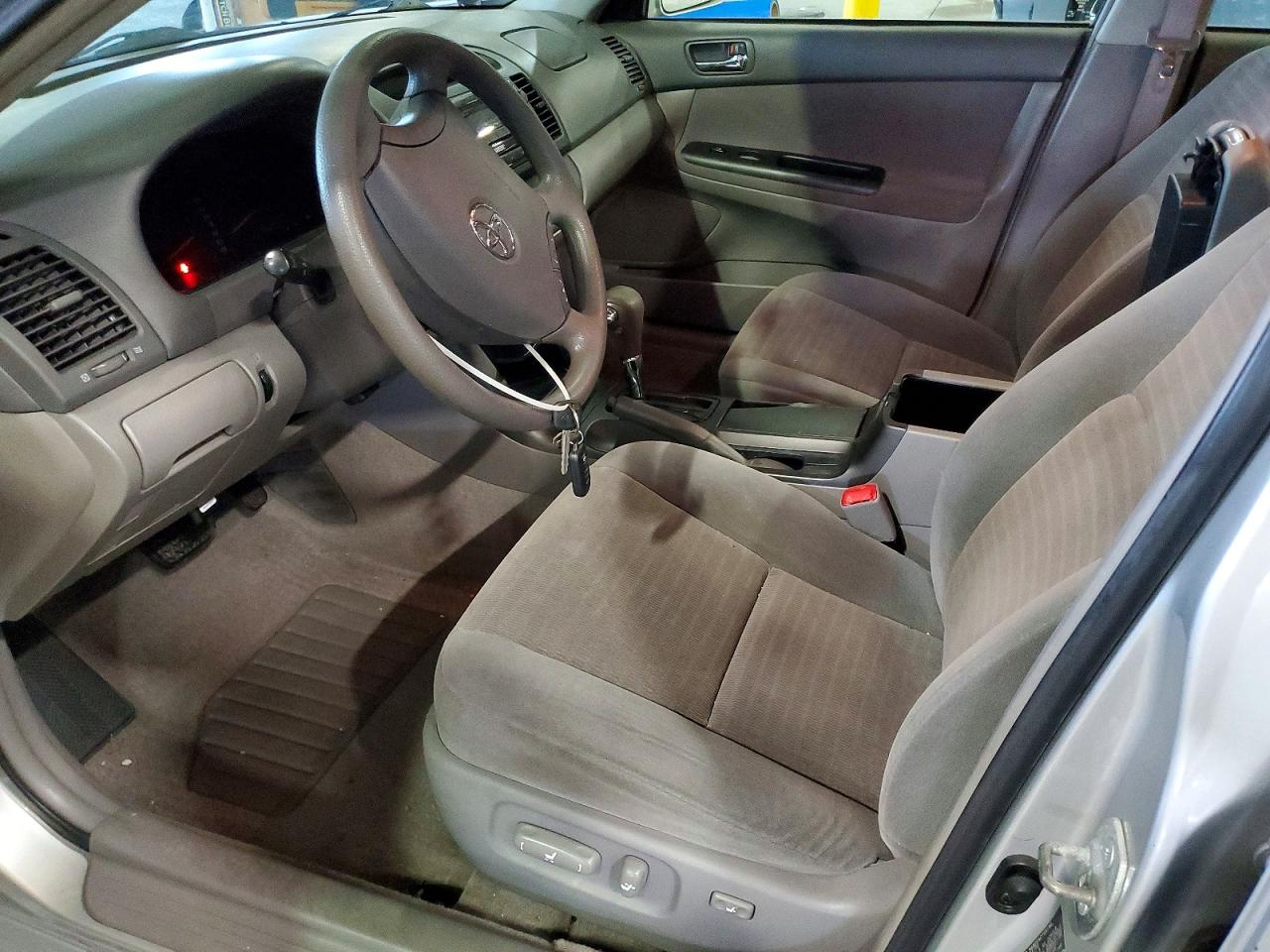 2005 Toyota Camry Le Silver vin: 4T1BE32K25U033166