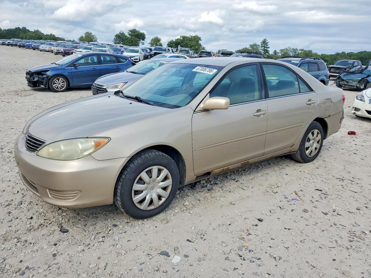 2005 Toyota Camry Le Gold vin: 4T1BE32K25U034155