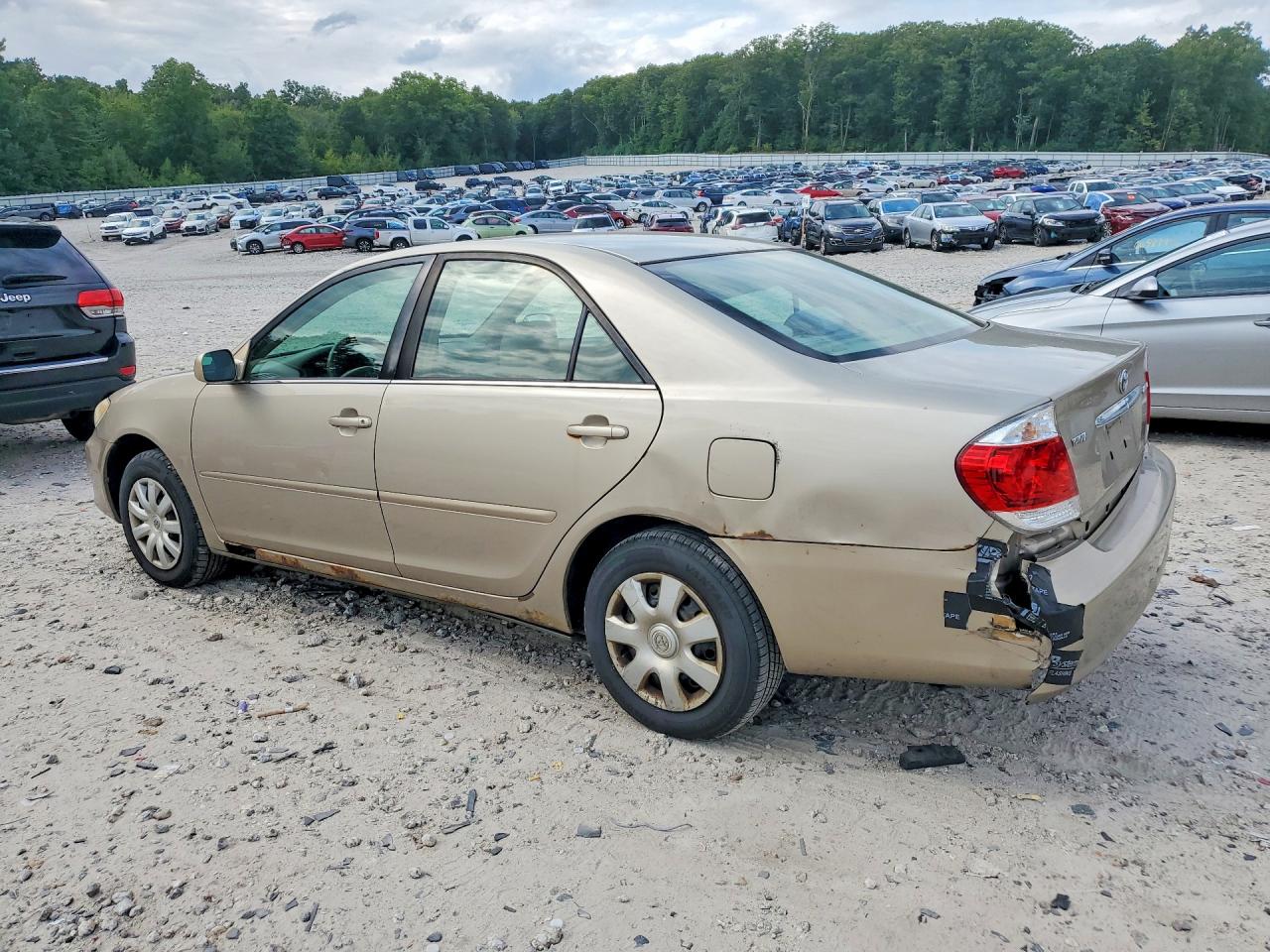 2005 Toyota Camry Le Gold vin: 4T1BE32K25U034155