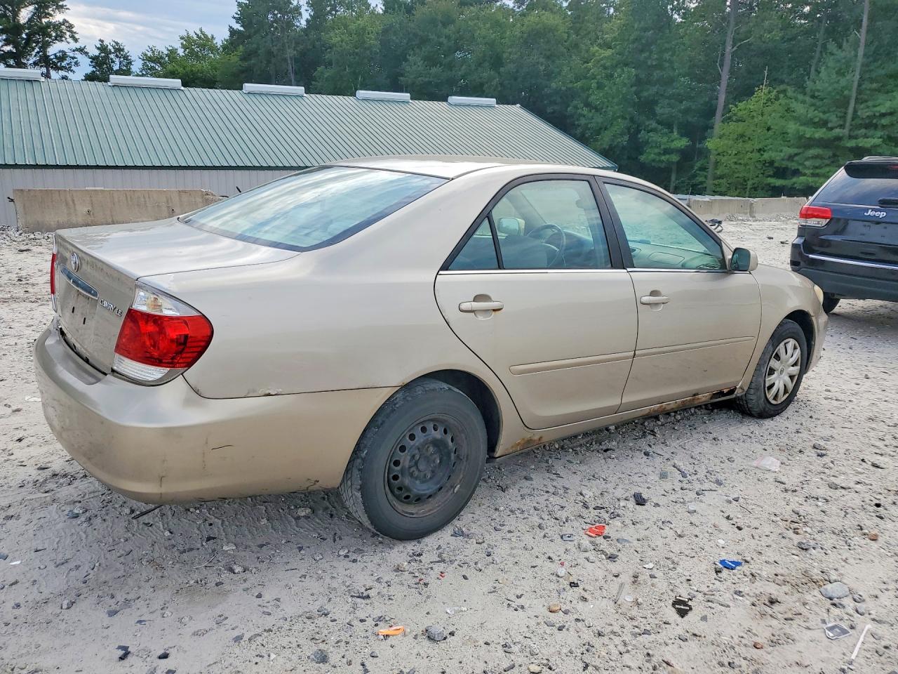 2005 Toyota Camry Le Gold vin: 4T1BE32K25U034155