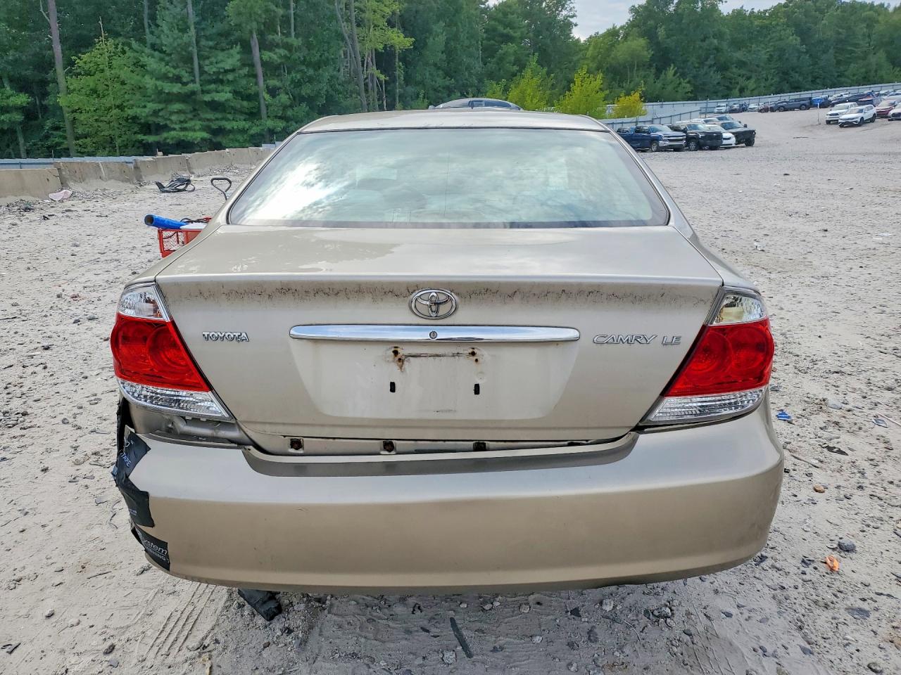 2005 Toyota Camry Le Gold vin: 4T1BE32K25U034155