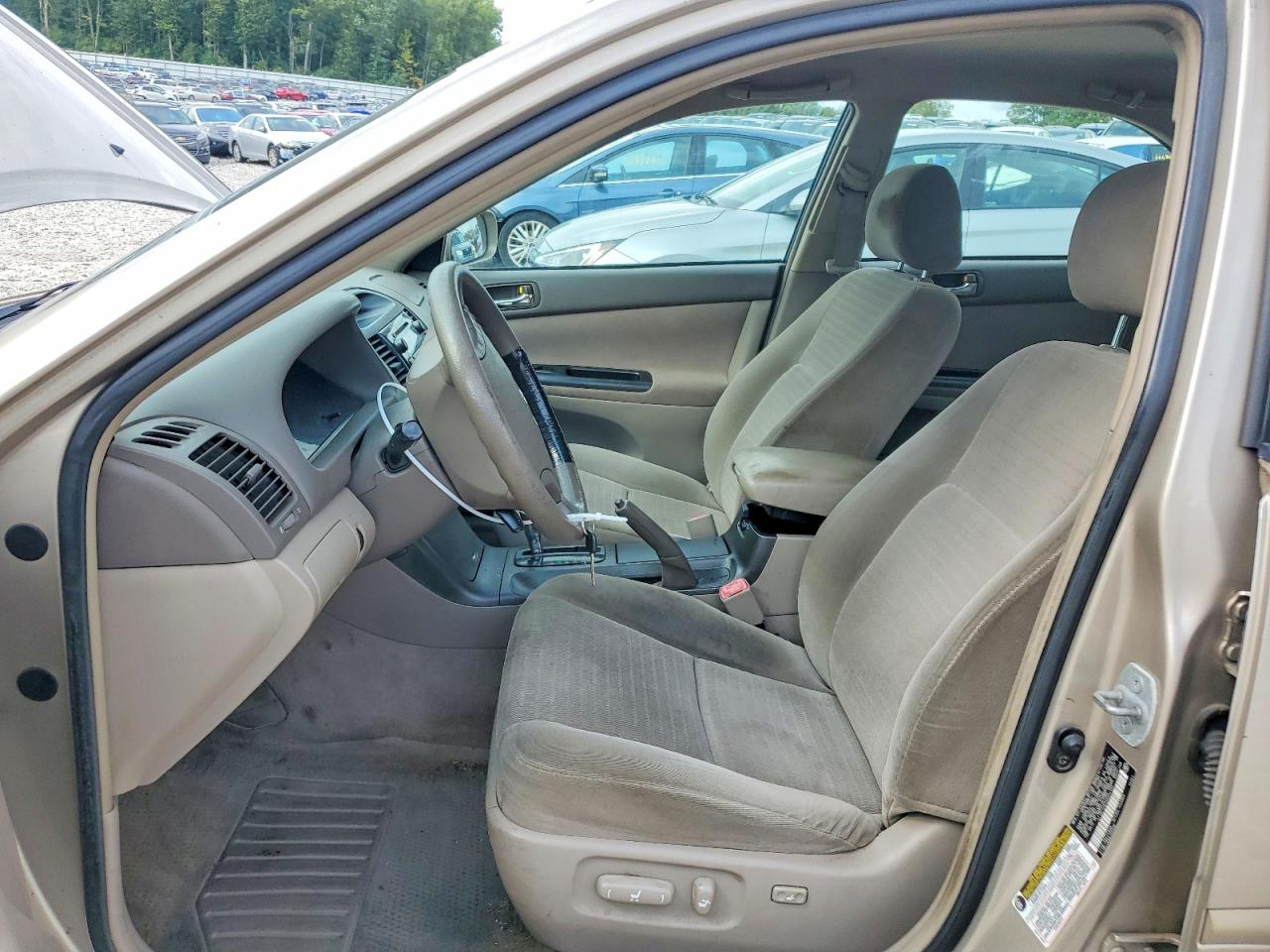 2005 Toyota Camry Le Gold vin: 4T1BE32K25U034155