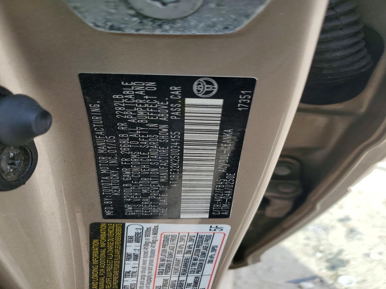 2005 Toyota Camry Le Gold vin: 4T1BE32K25U034155