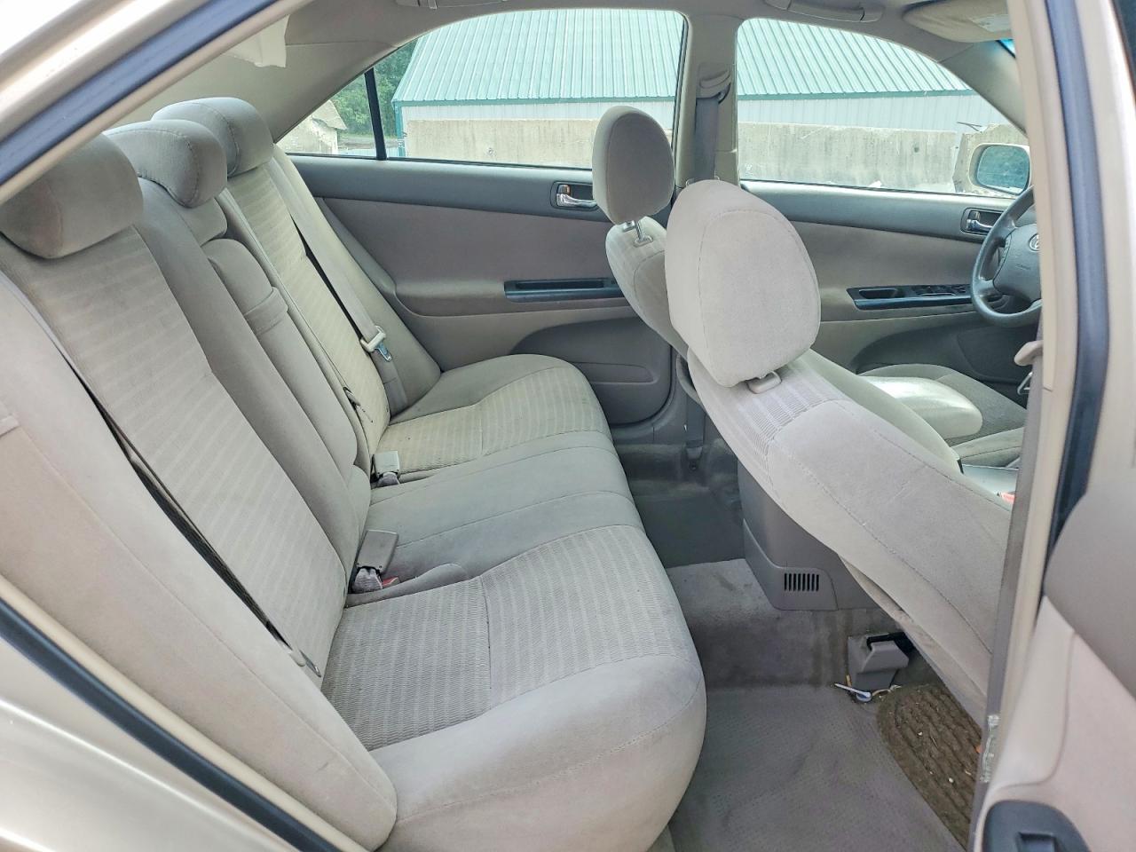 2005 Toyota Camry Le Gold vin: 4T1BE32K25U034155