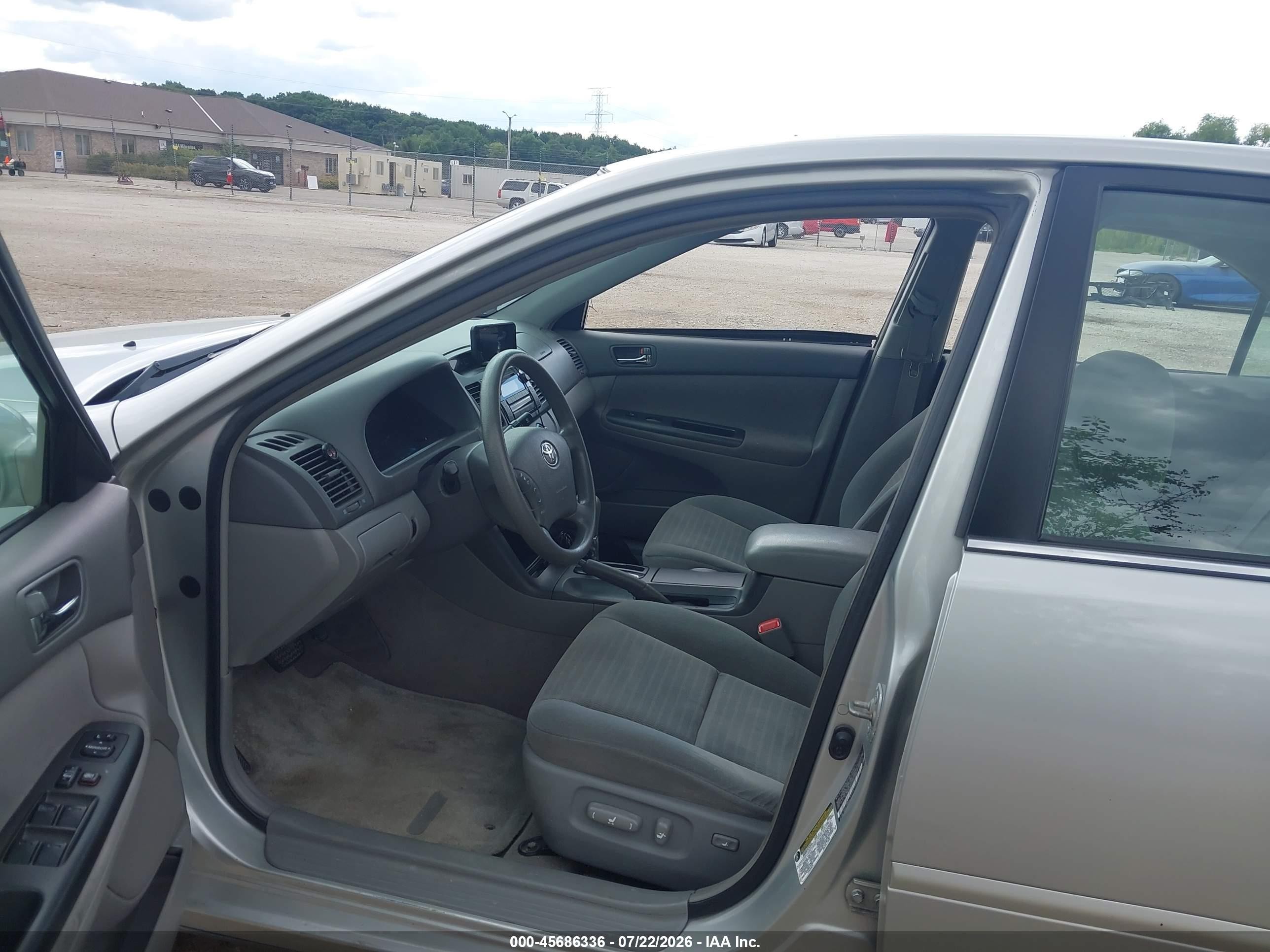 2005 Toyota Camry Le Silver vin: 4T1BE32K25U034902