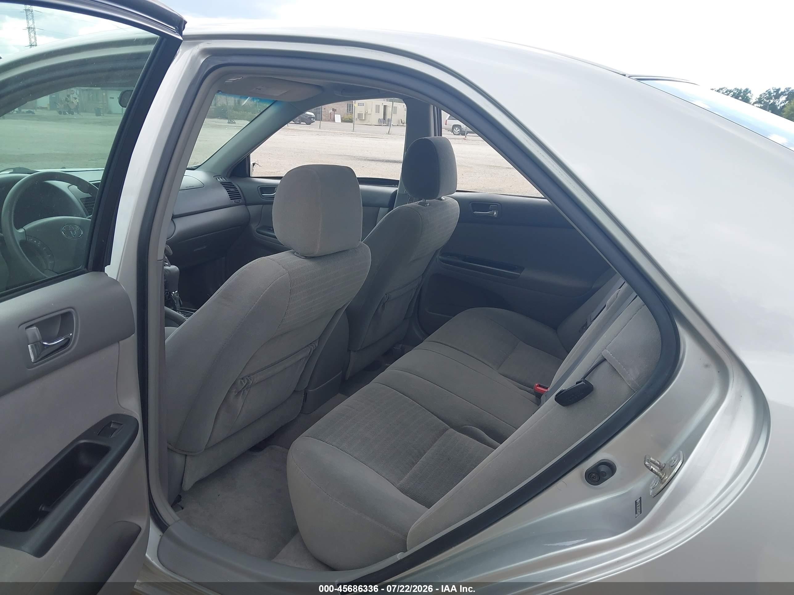 2005 Toyota Camry Le Silver vin: 4T1BE32K25U034902