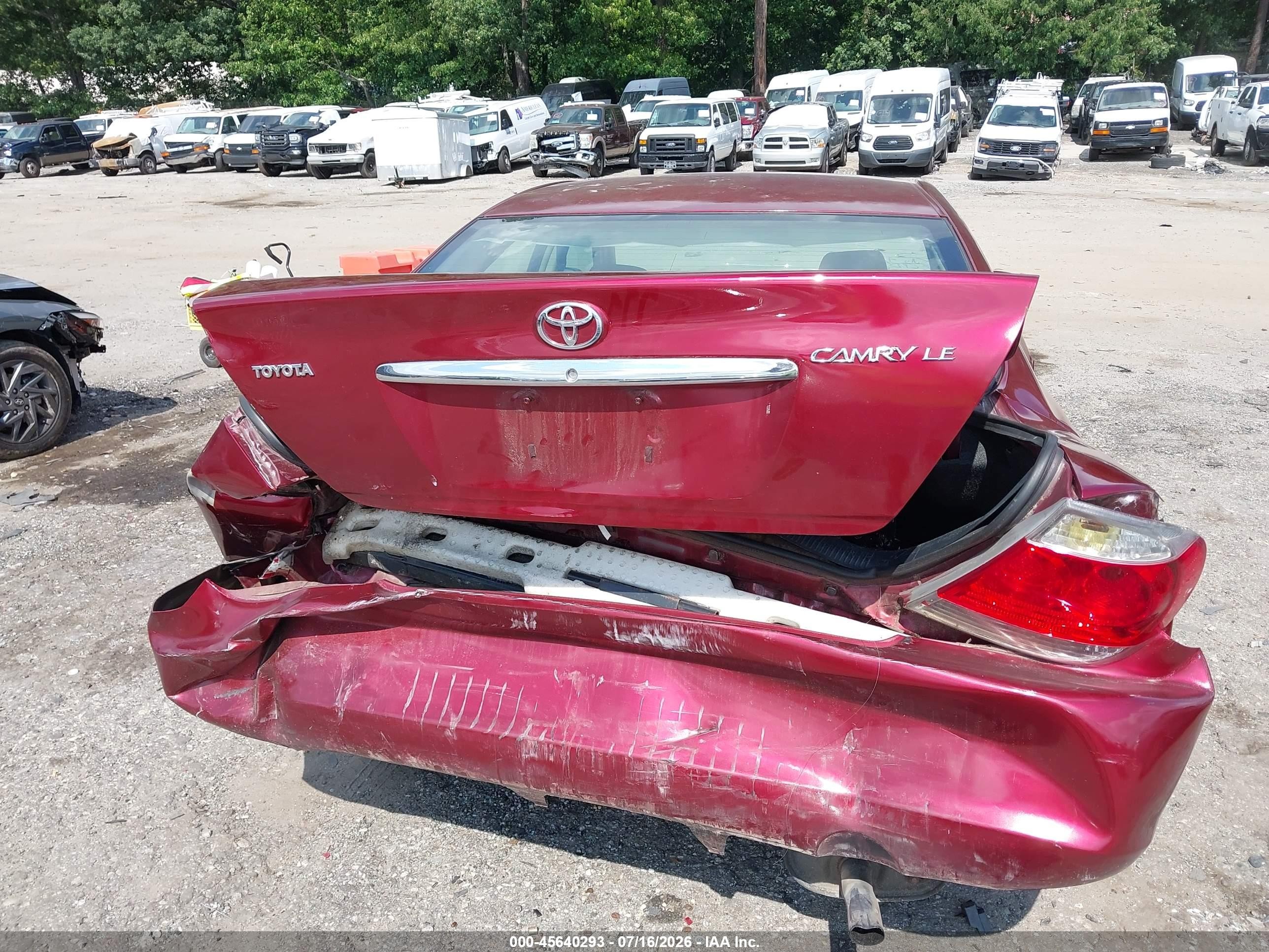 2005 Toyota Camry Le Burgundy vin: 4T1BE32K25U056768