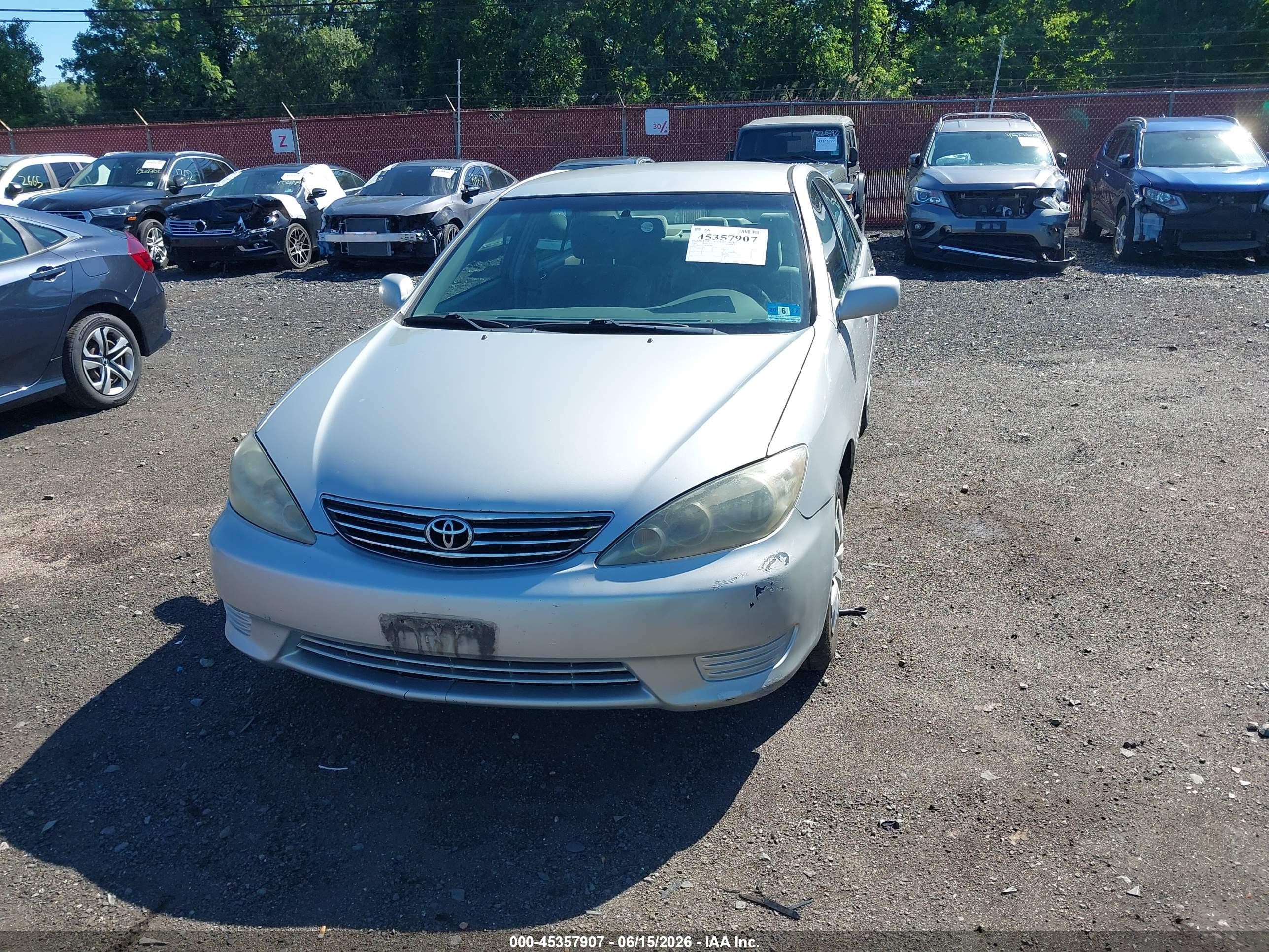 2005 Toyota Camry Le Серебряный vin: 4T1BE32K25U081508
