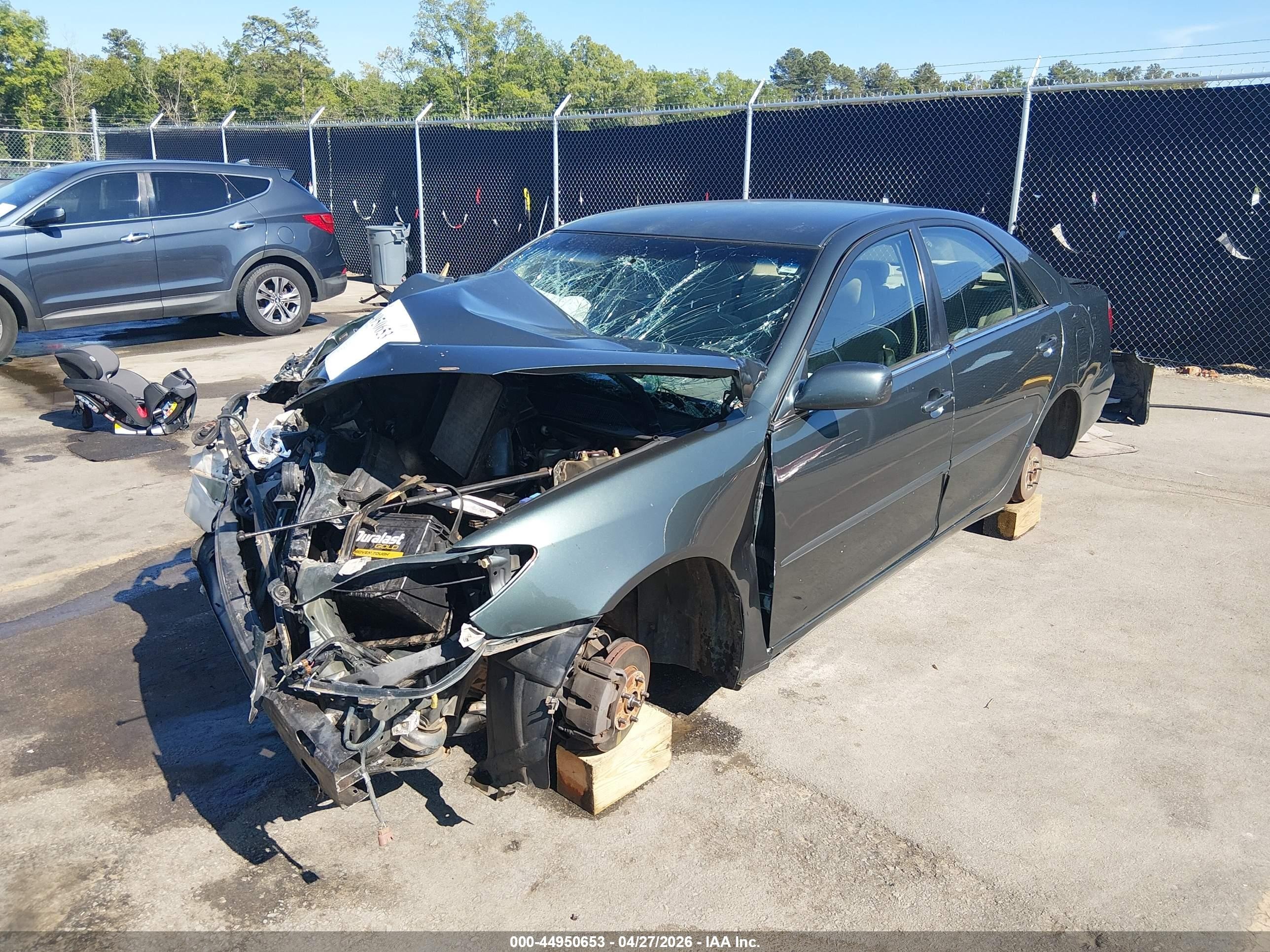 2005 Toyota Camry Le Green vin: 4T1BE32K25U101028