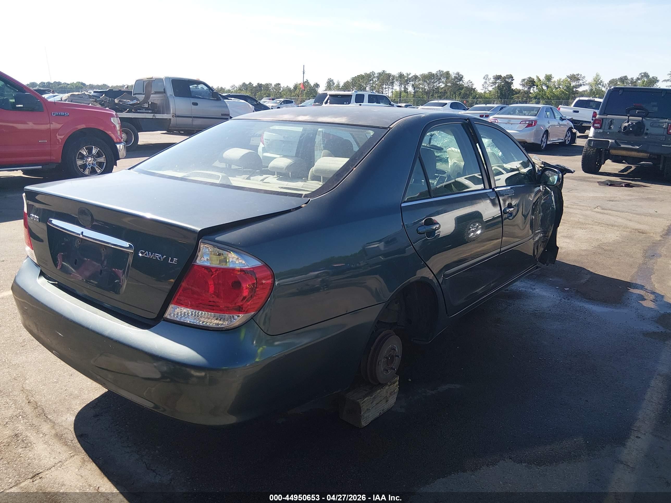 2005 Toyota Camry Le Green vin: 4T1BE32K25U101028