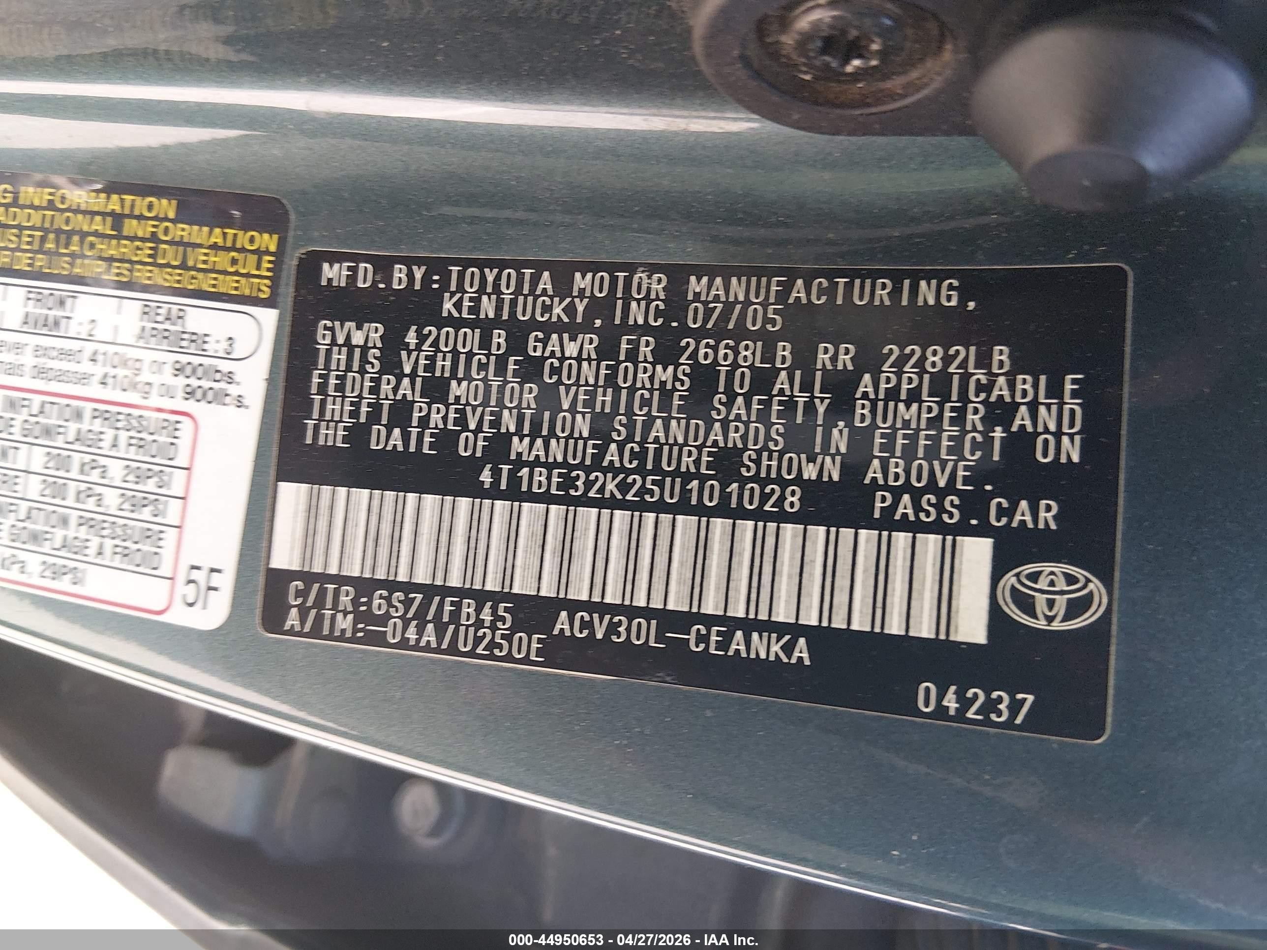 2005 Toyota Camry Le Green vin: 4T1BE32K25U101028