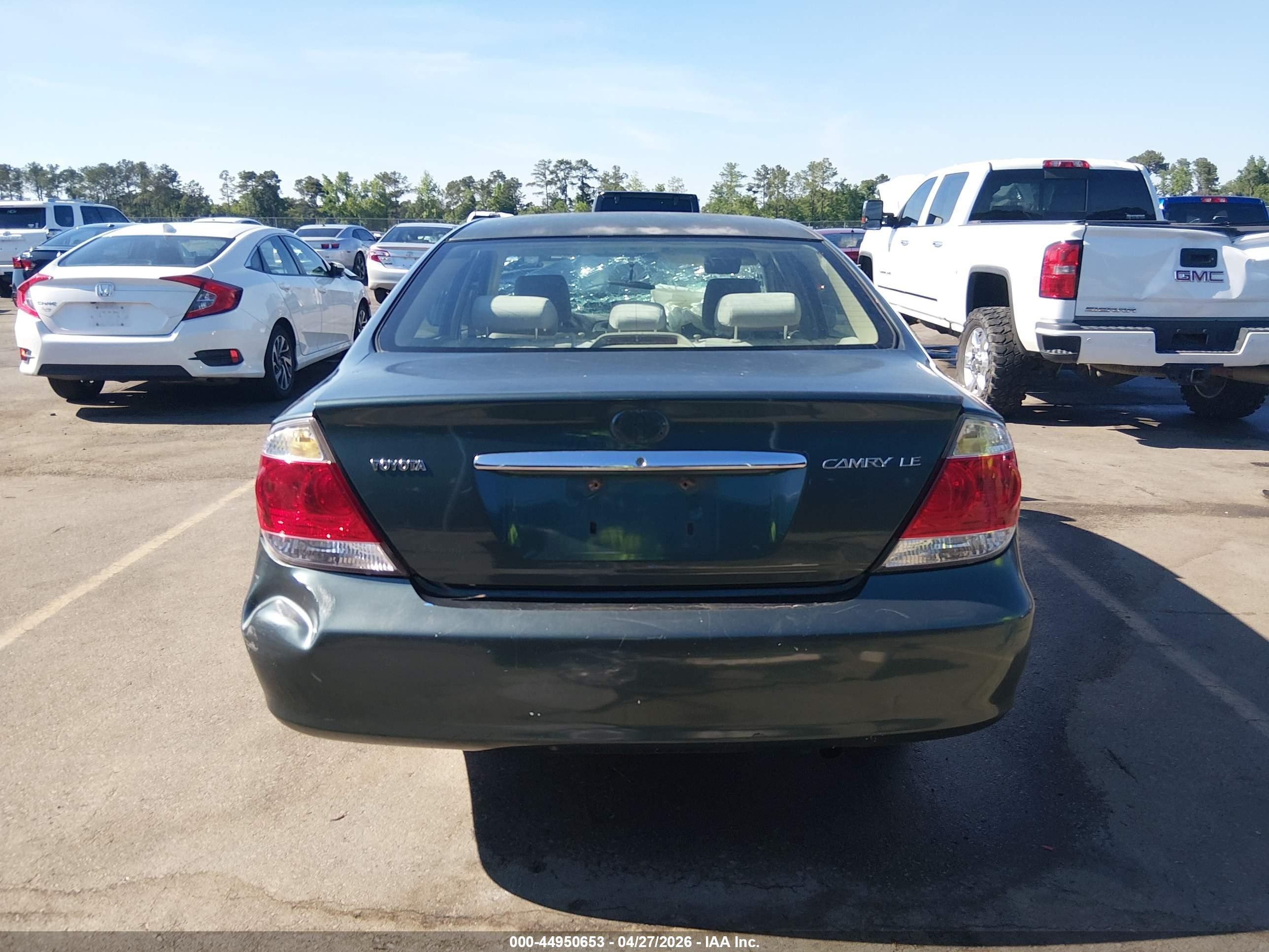 2005 Toyota Camry Le Green vin: 4T1BE32K25U101028