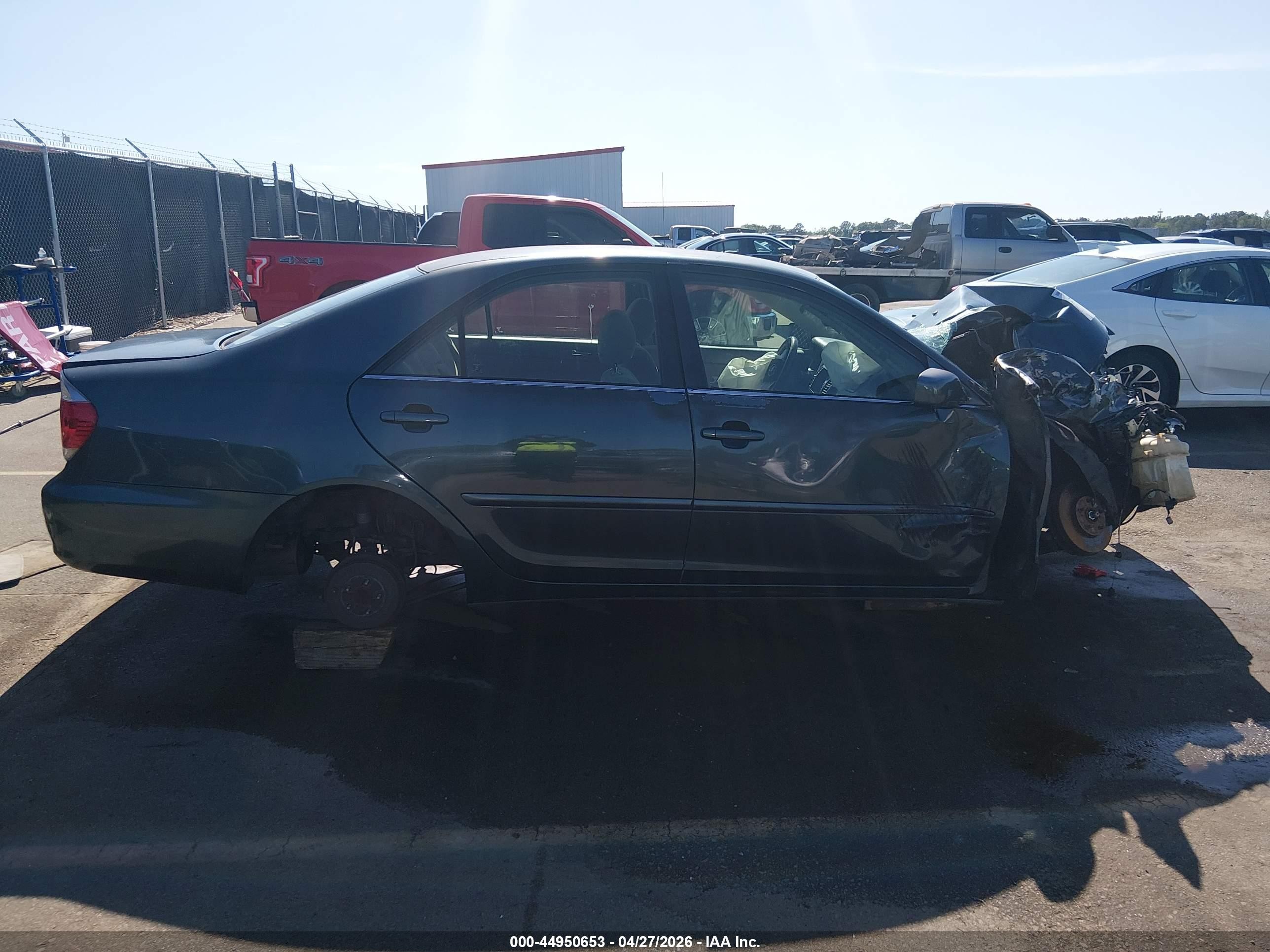 2005 Toyota Camry Le Green vin: 4T1BE32K25U101028