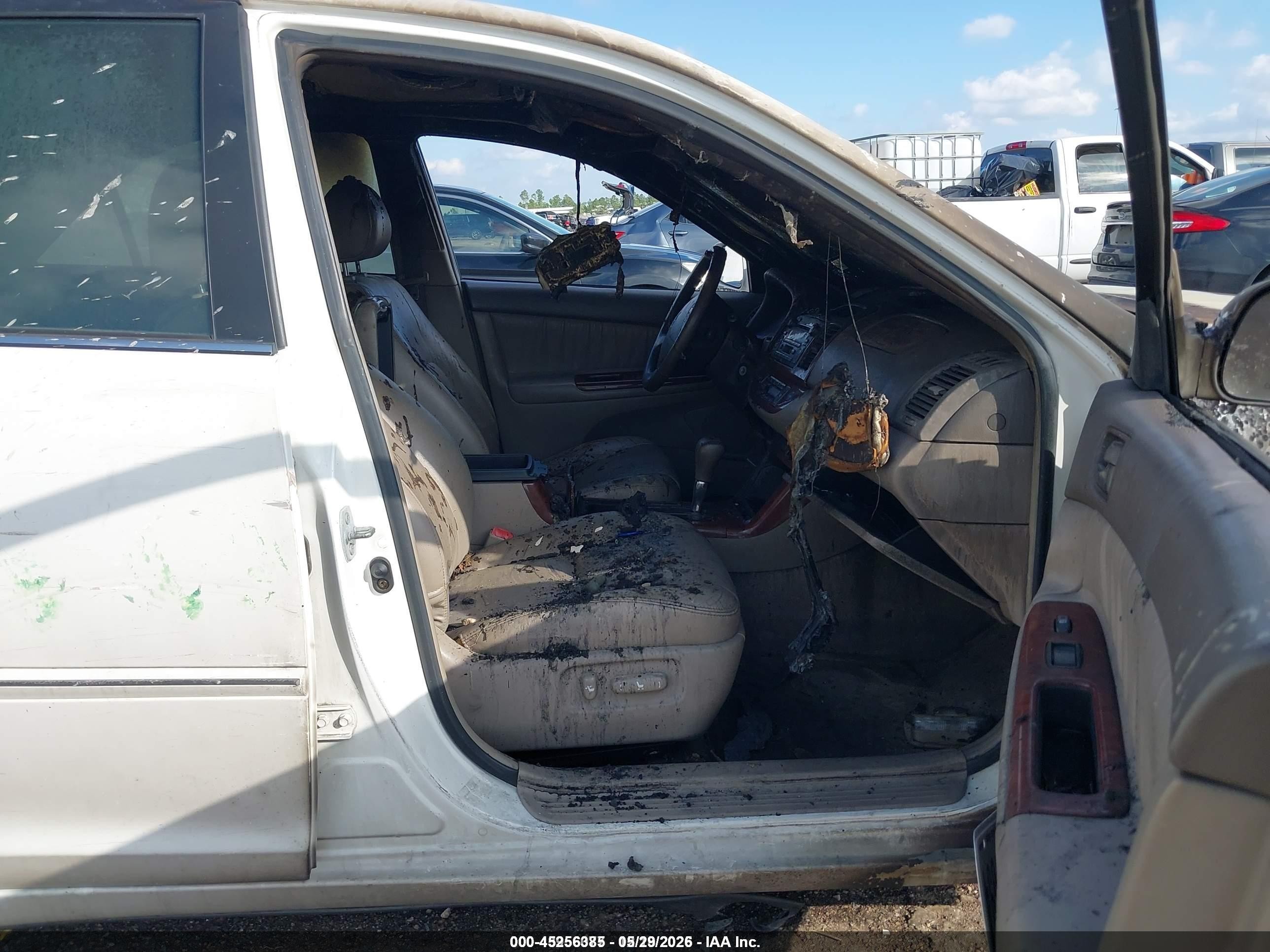 2005 Toyota Camry Xle Белый vin: 4T1BE32K25U403029