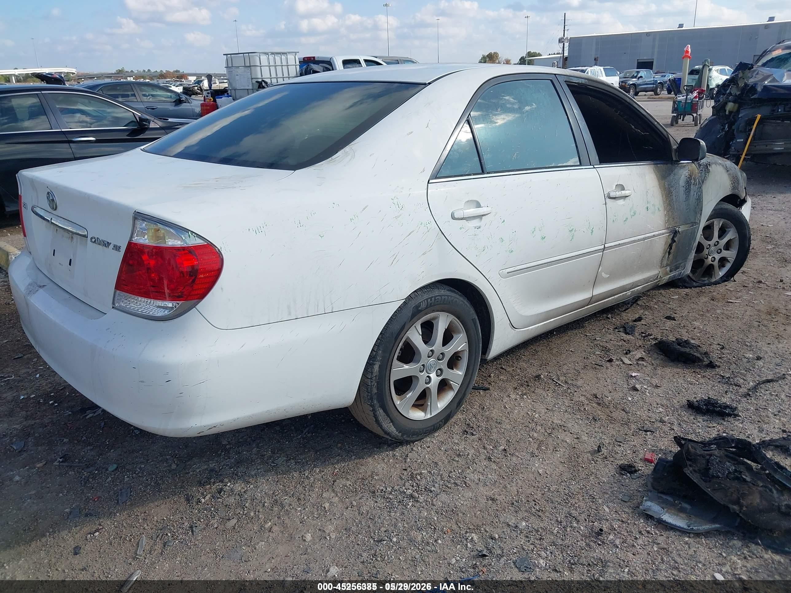 2005 Toyota Camry Xle Белый vin: 4T1BE32K25U403029