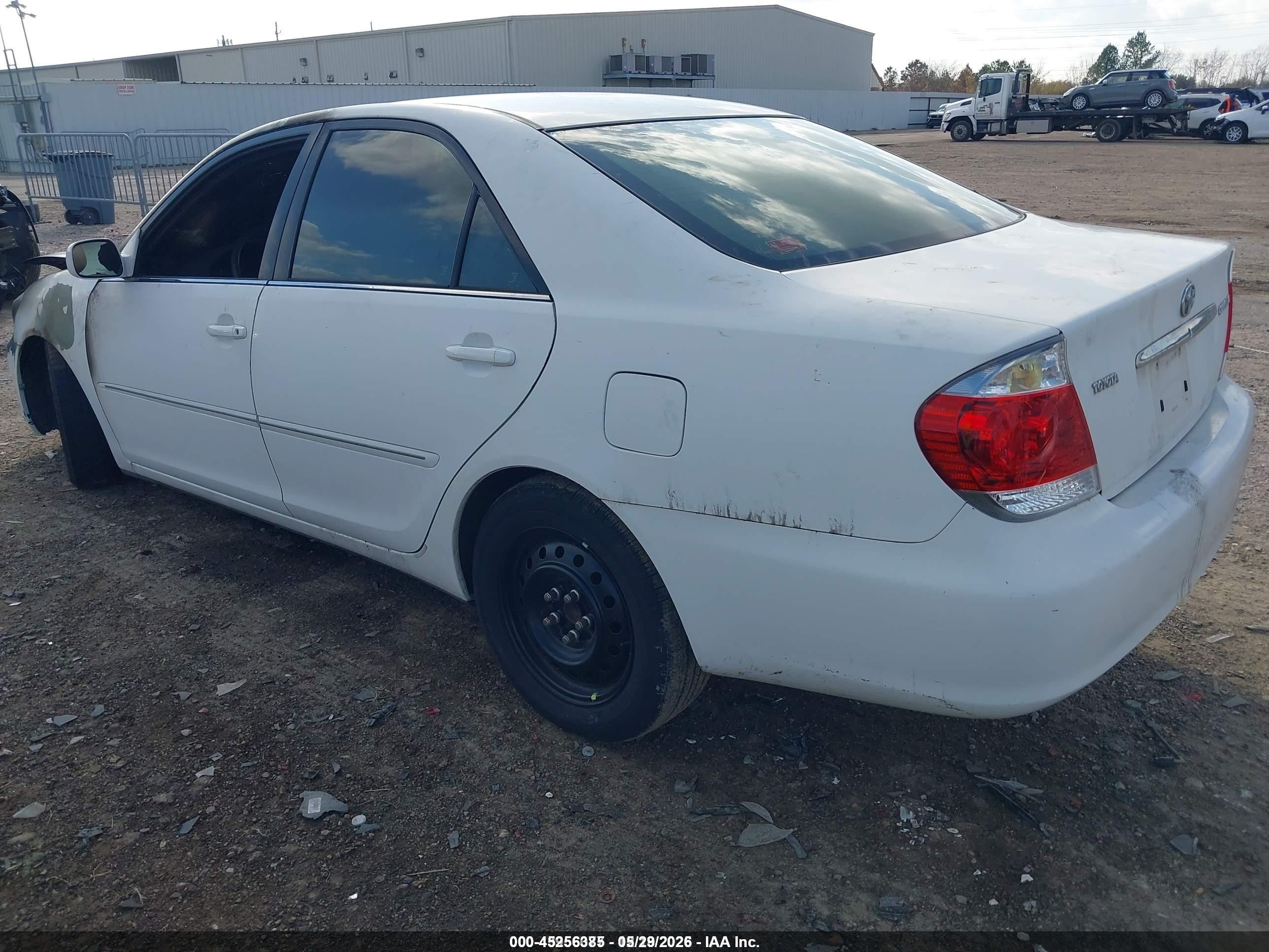 2005 Toyota Camry Xle Белый vin: 4T1BE32K25U403029