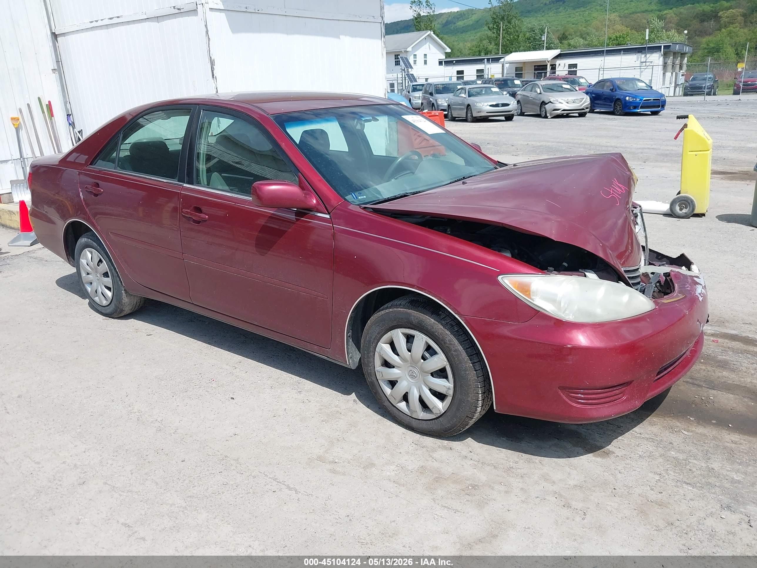 2005 Toyota Camry Le Red vin: 4T1BE32K25U434880