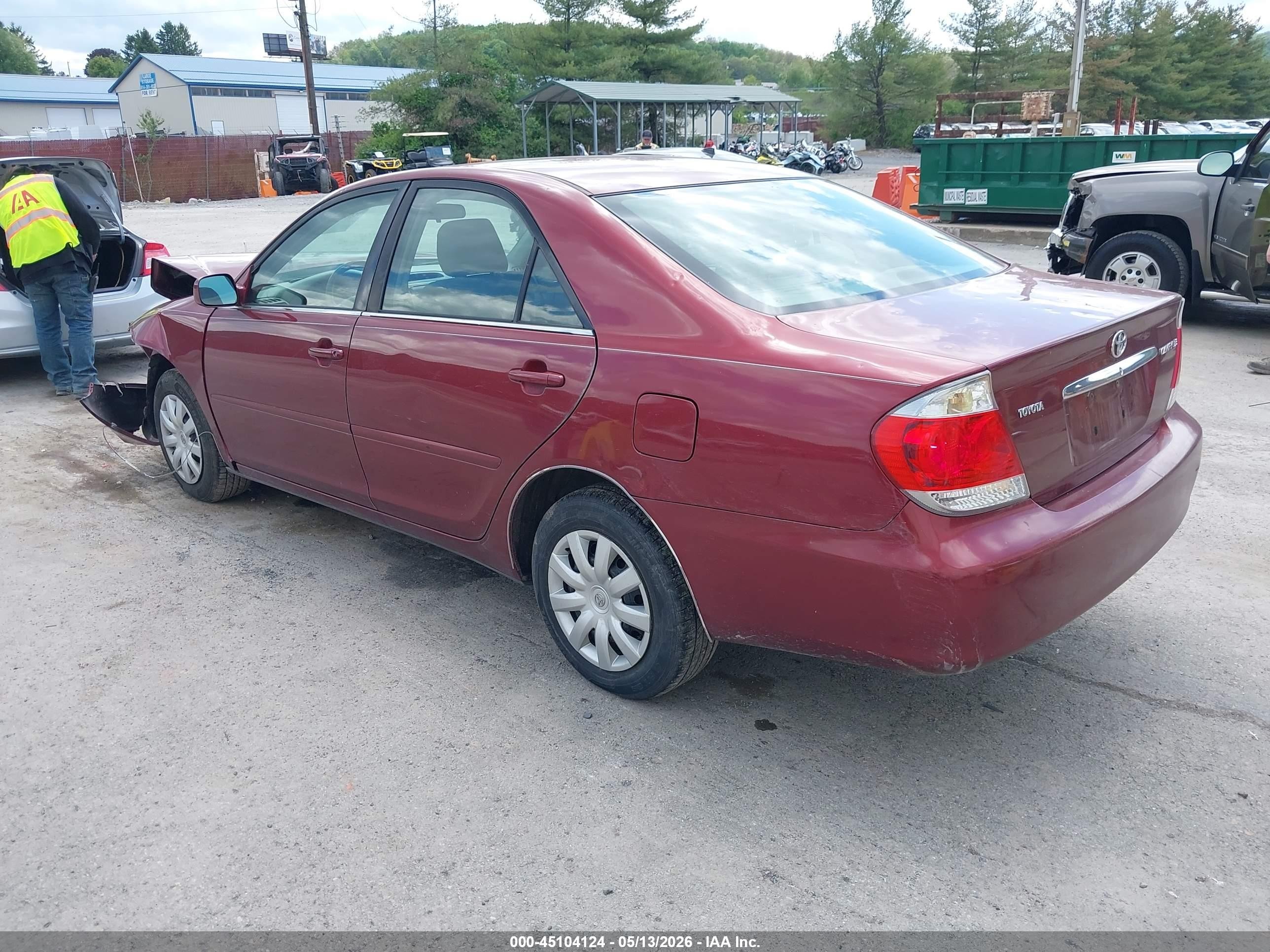 2005 Toyota Camry Le Red vin: 4T1BE32K25U434880