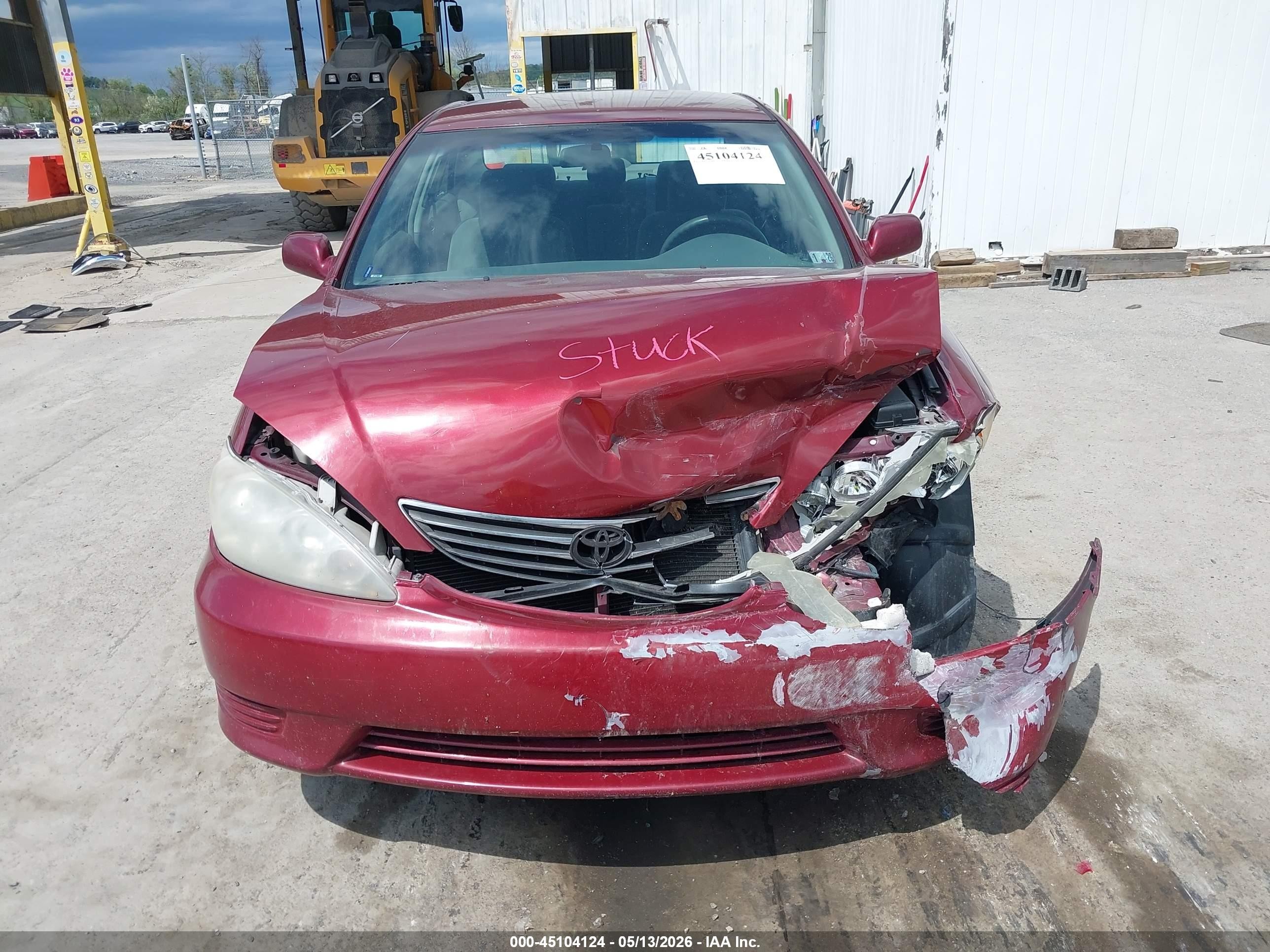 2005 Toyota Camry Le Red vin: 4T1BE32K25U434880