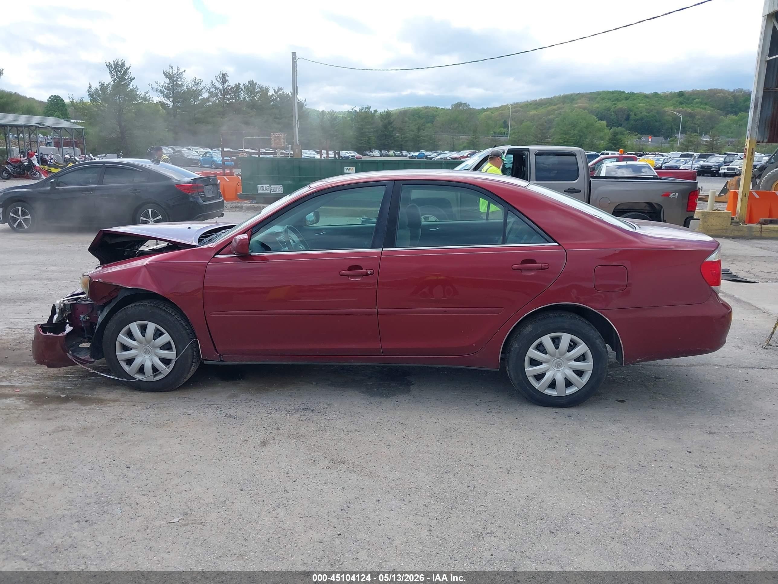 2005 Toyota Camry Le Red vin: 4T1BE32K25U434880