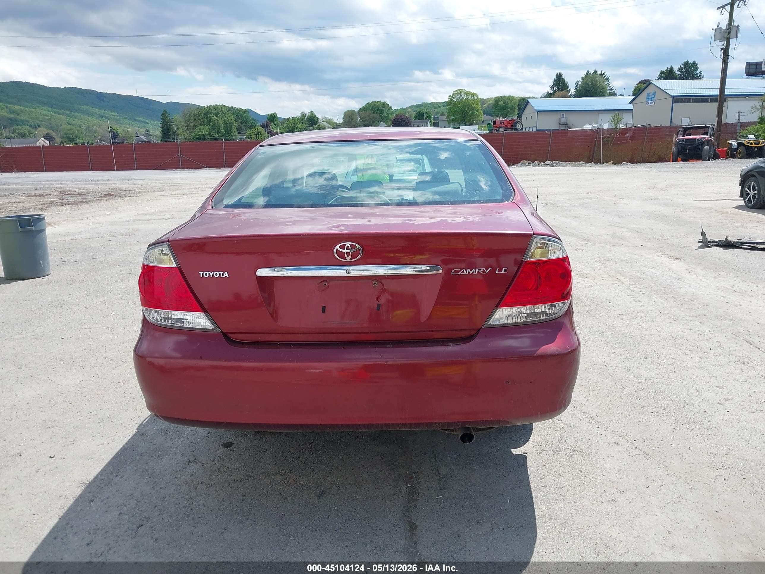 2005 Toyota Camry Le Red vin: 4T1BE32K25U434880