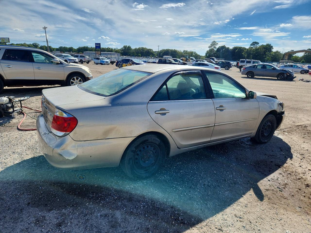 2005 Toyota Camry Le Brown vin: 4T1BE32K25U507052