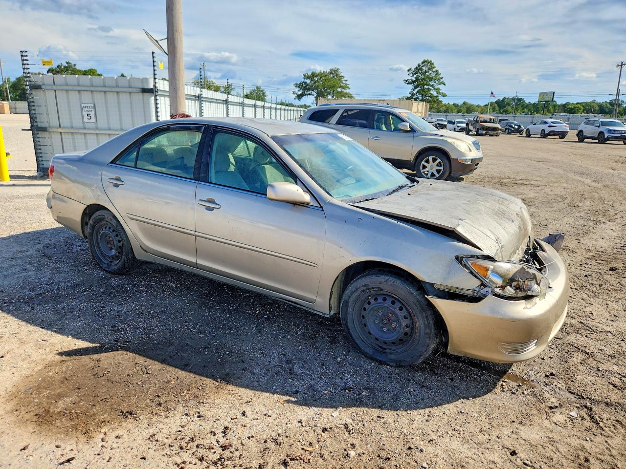 2005 Toyota Camry Le Brown vin: 4T1BE32K25U507052