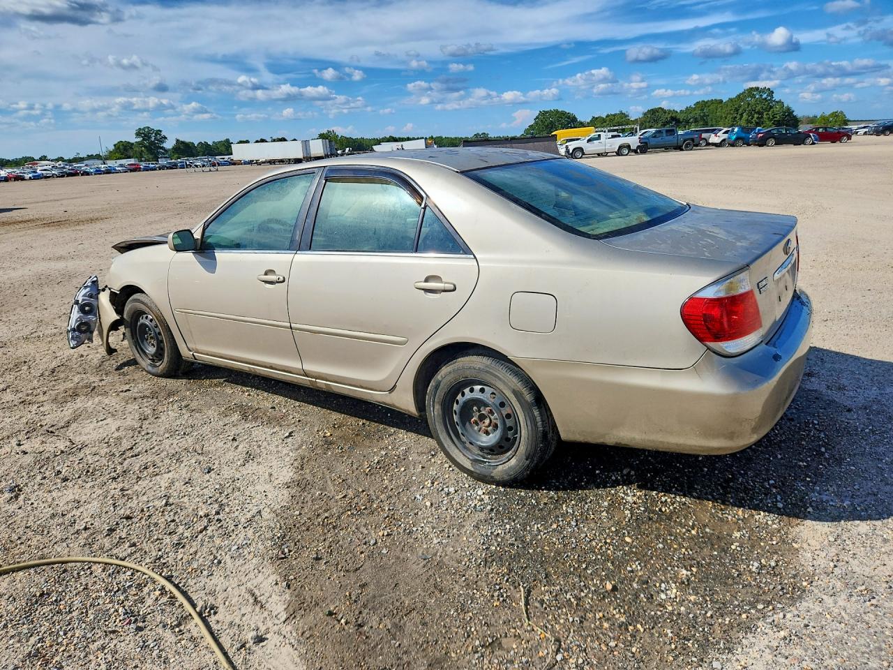 2005 Toyota Camry Le Brown vin: 4T1BE32K25U507052