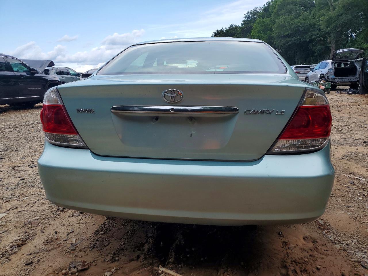 2005 Toyota Camry Le Green vin: 4T1BE32K25U536454