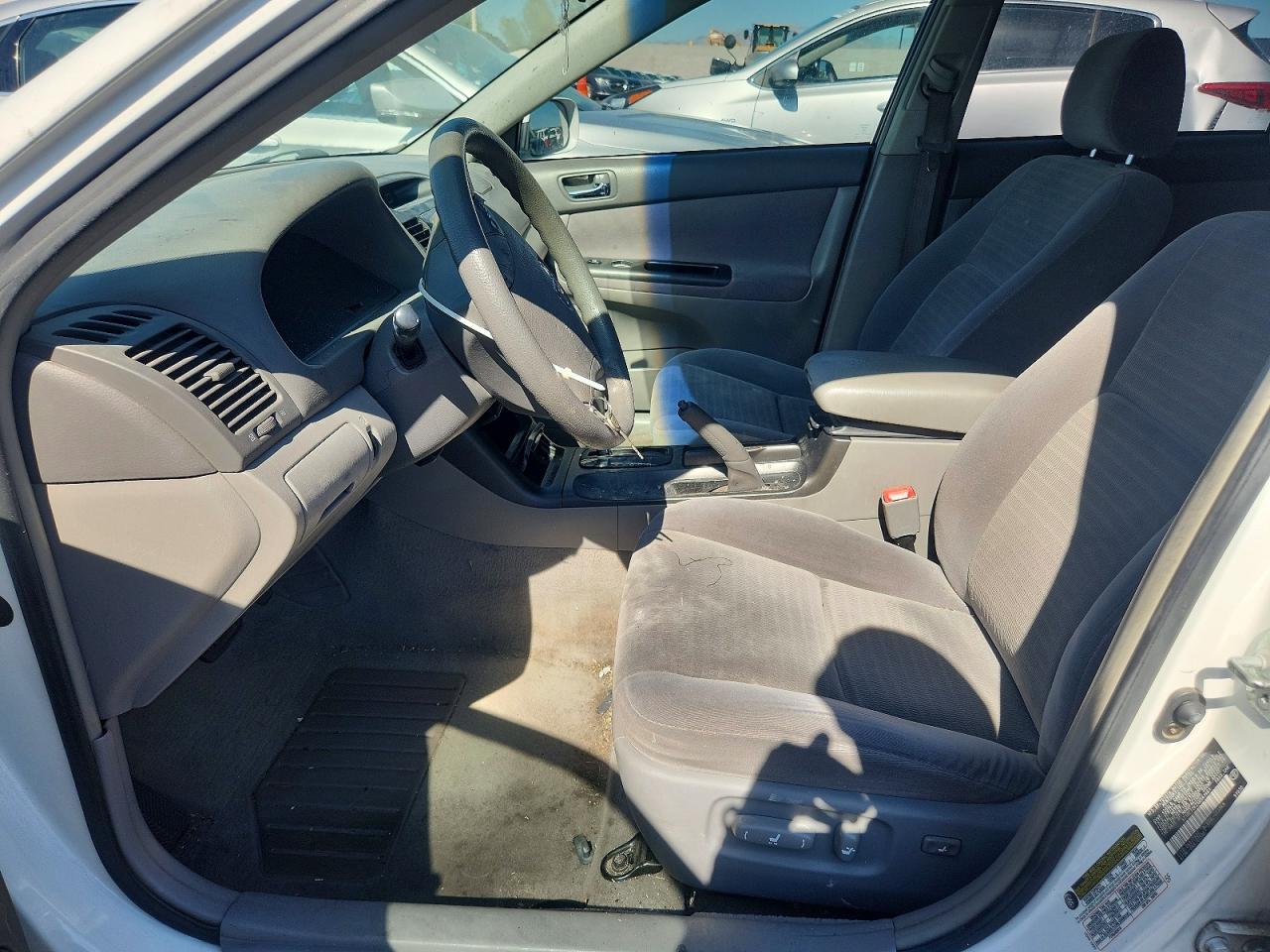 2005 Toyota Camry Le White vin: 4T1BE32K25U541461