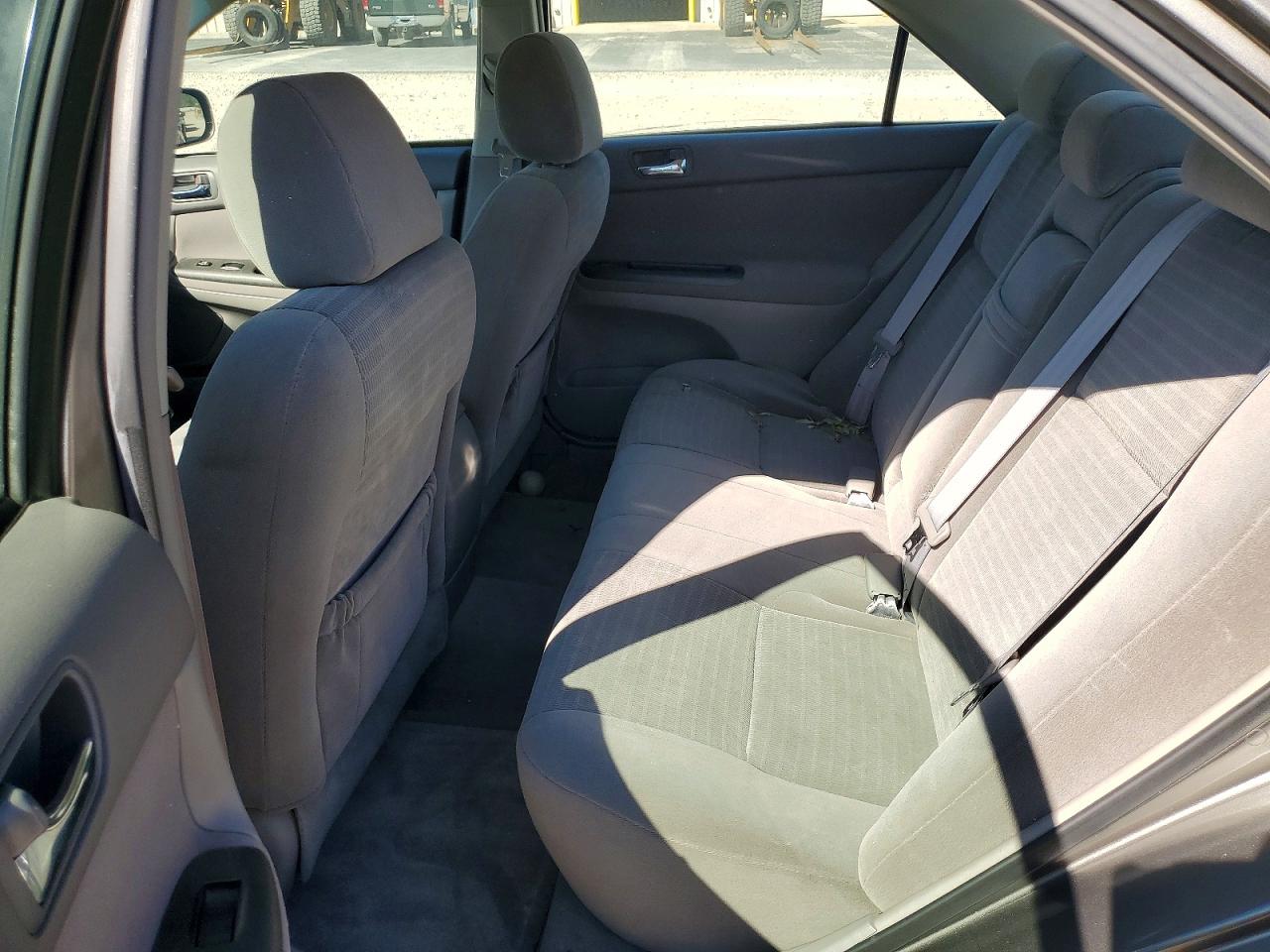 2005 Toyota Camry Le Gray vin: 4T1BE32K25U556140