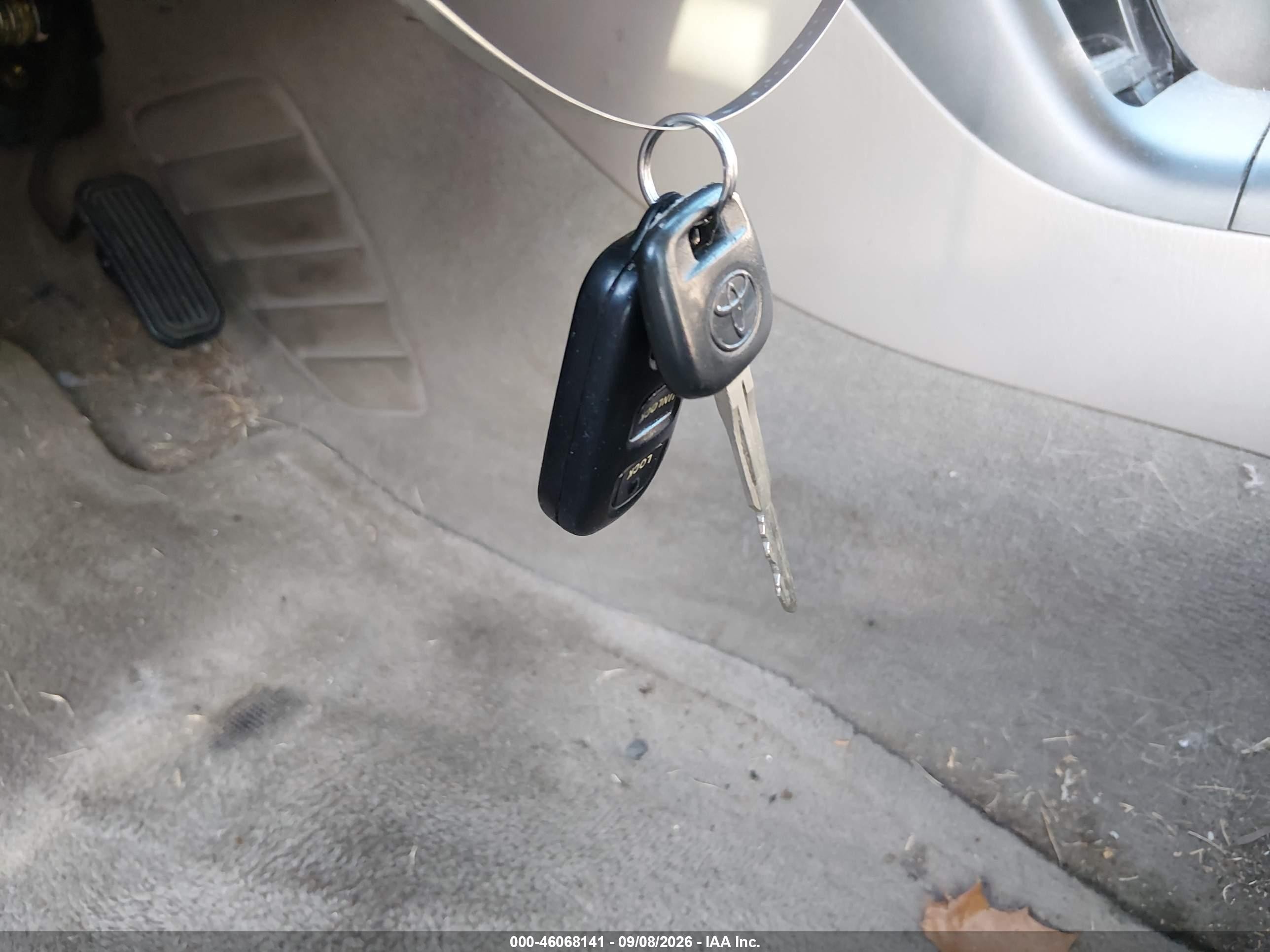 2005 Toyota Camry Le Silver vin: 4T1BE32K25U599201