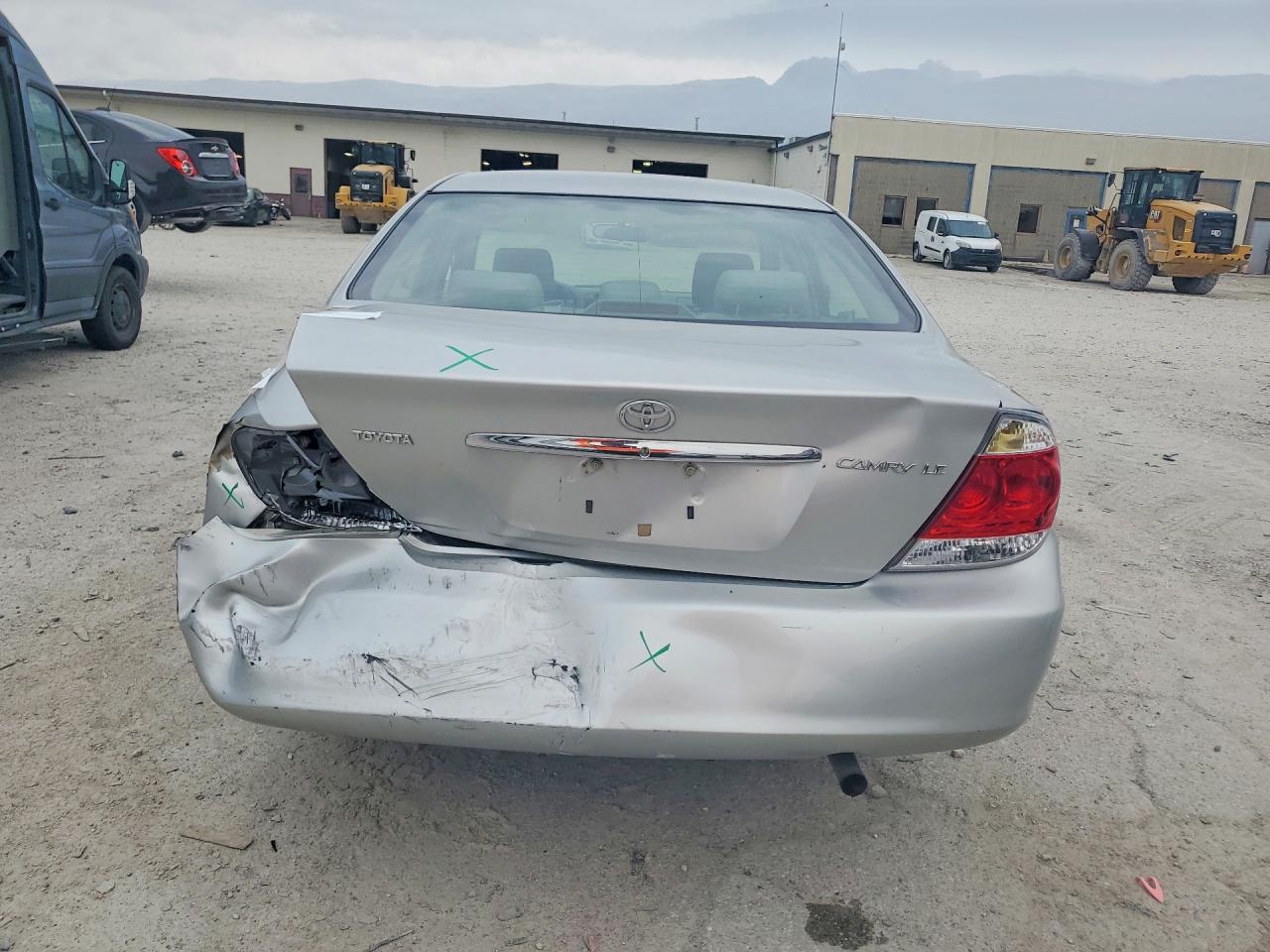 2005 Toyota Camry Le Silver vin: 4T1BE32K25U625957